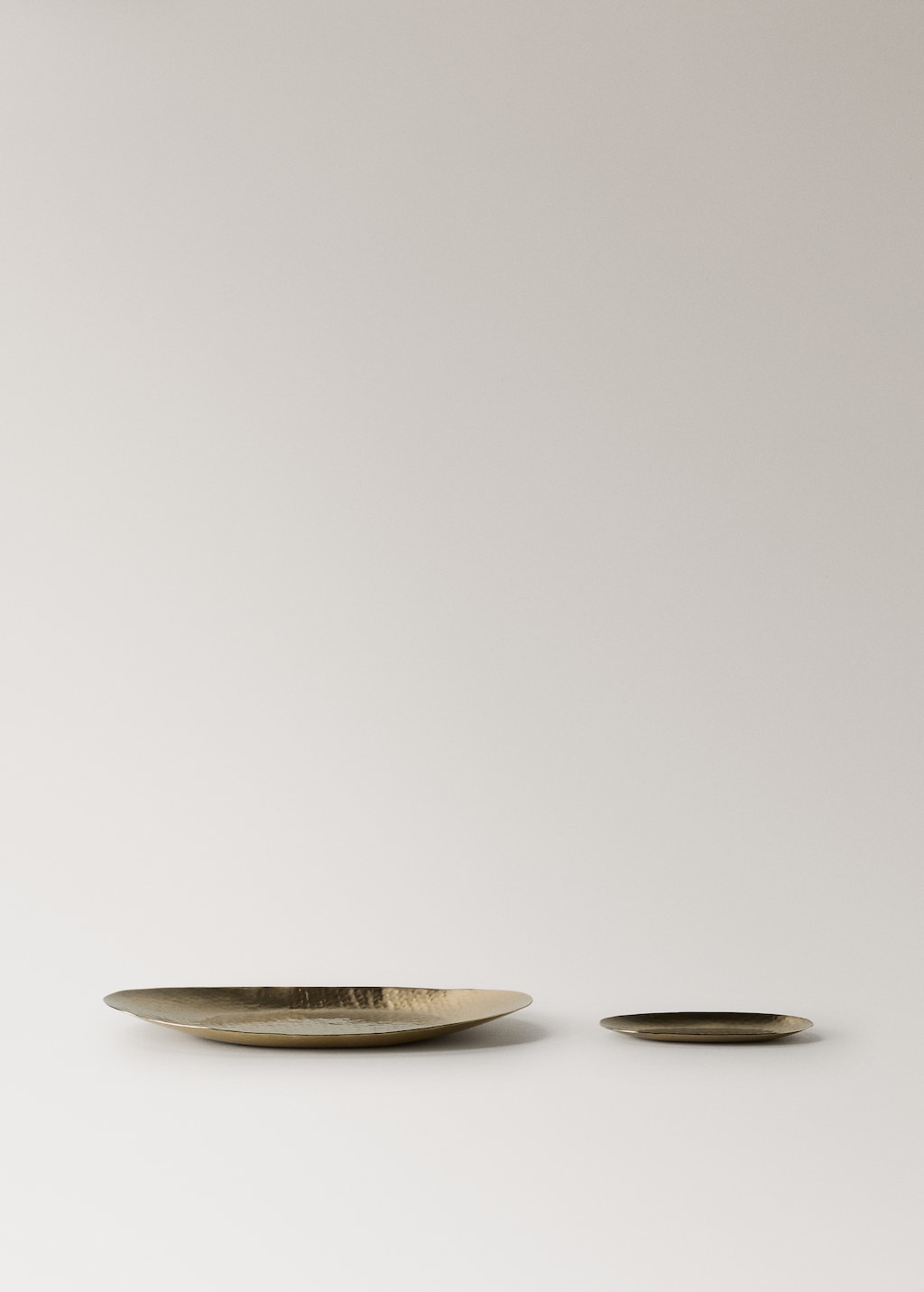 Medium golden decorative tray