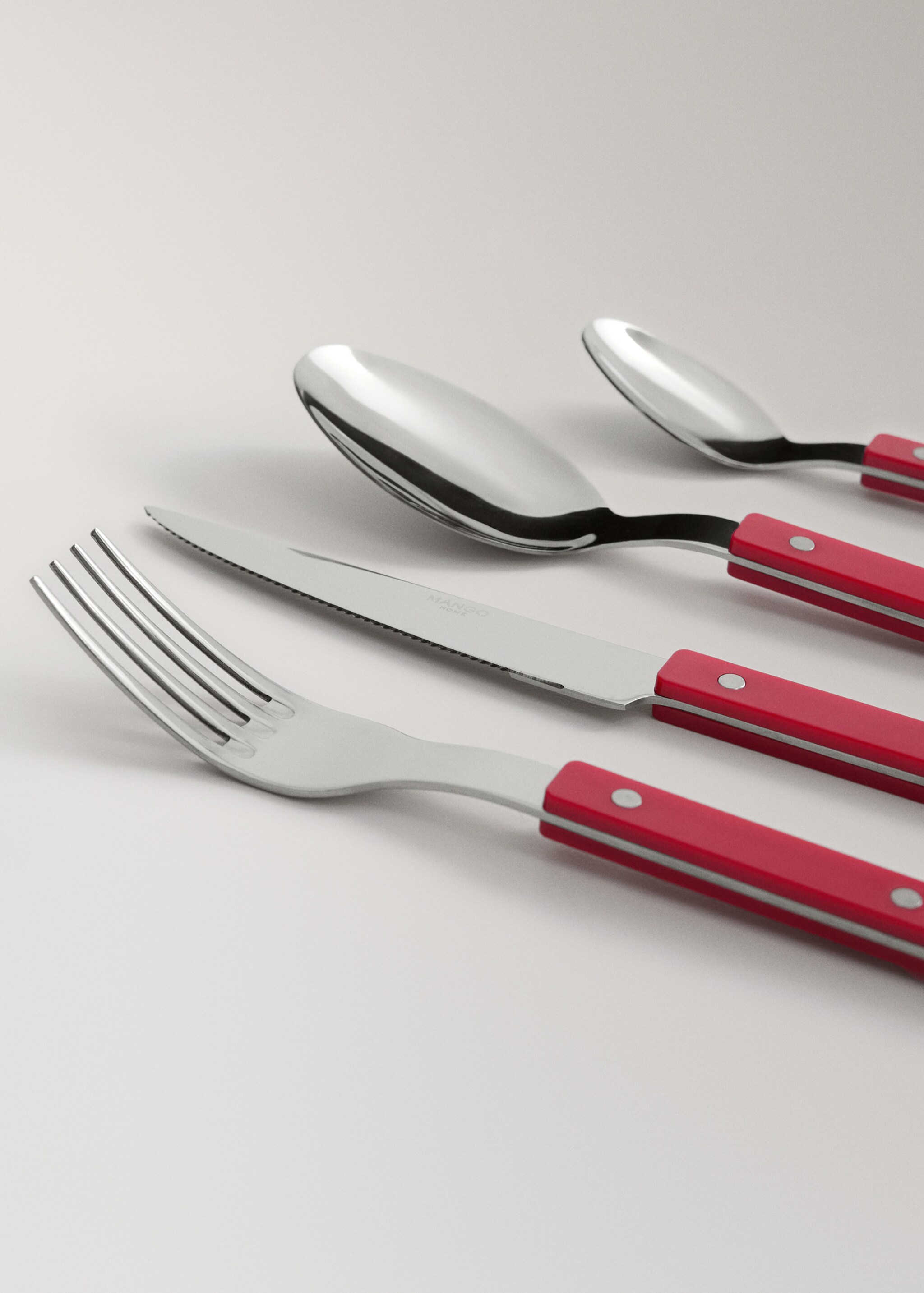 Stainless steel cutlery set with resin handles - Details of the article 2, Red. Ref: 17053826-00.