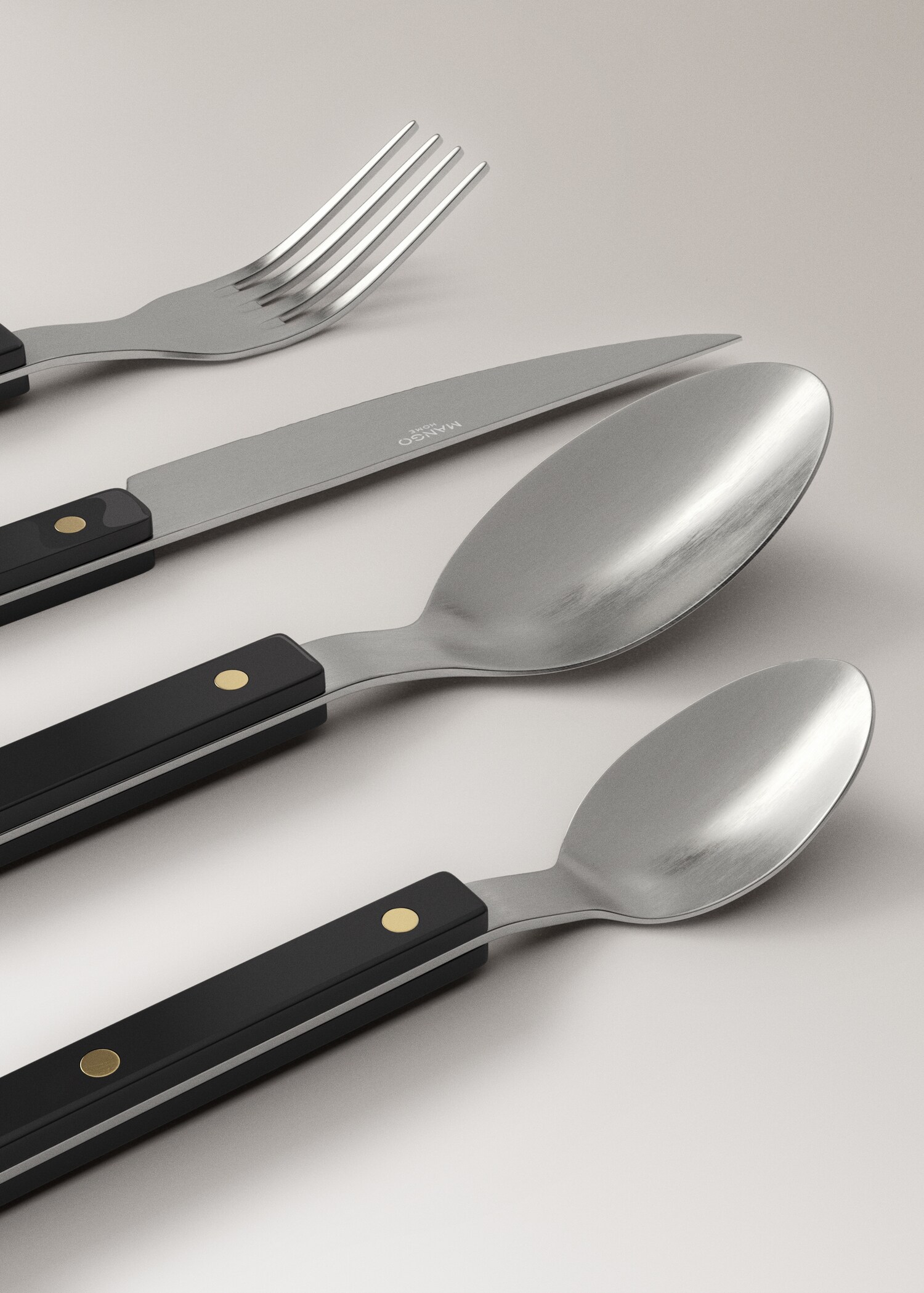 Stainless steel cutlery set with resin handles - Details of the article 2
