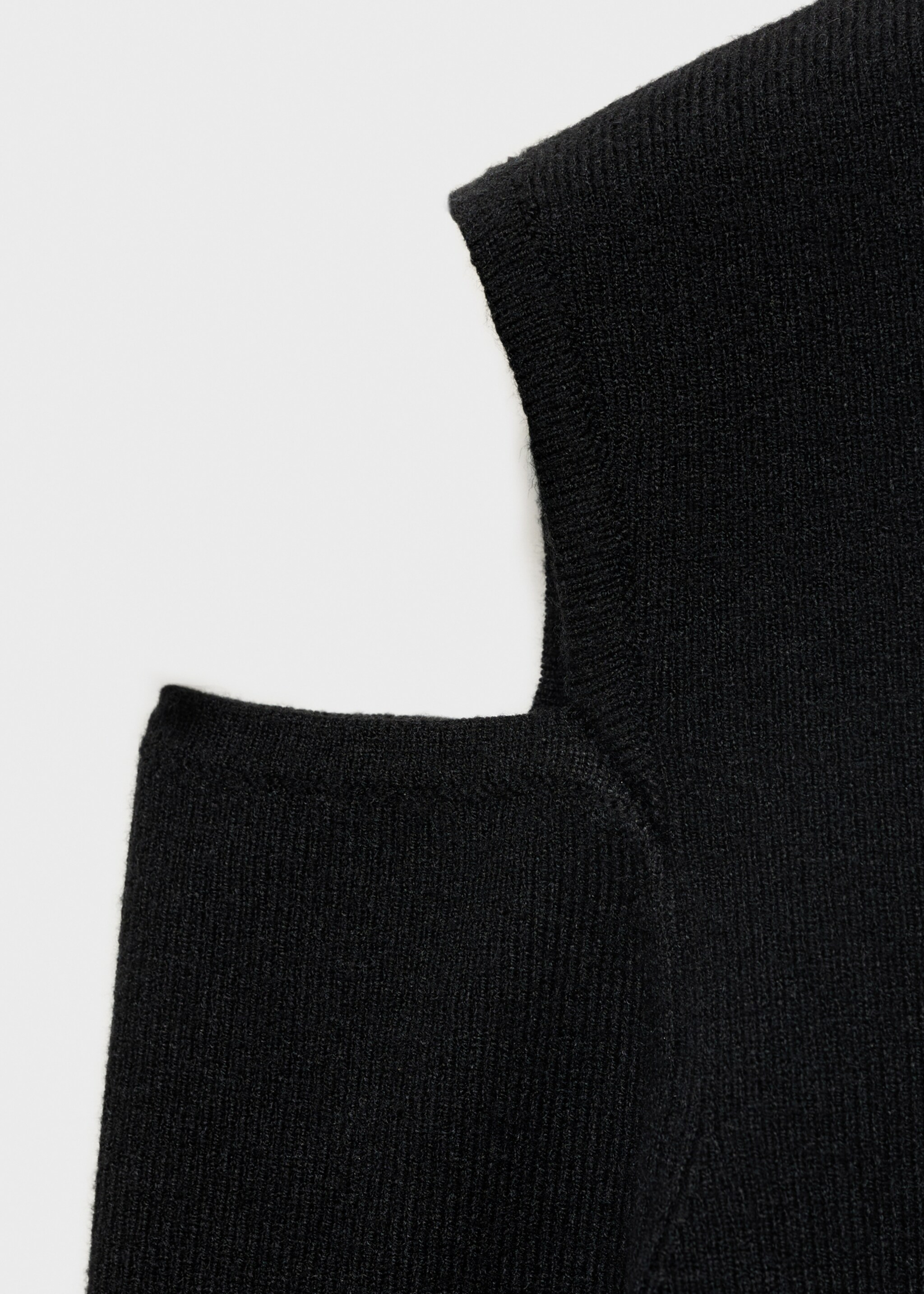 Asymmetrical t-shirt with cut-out - Details of the article 8