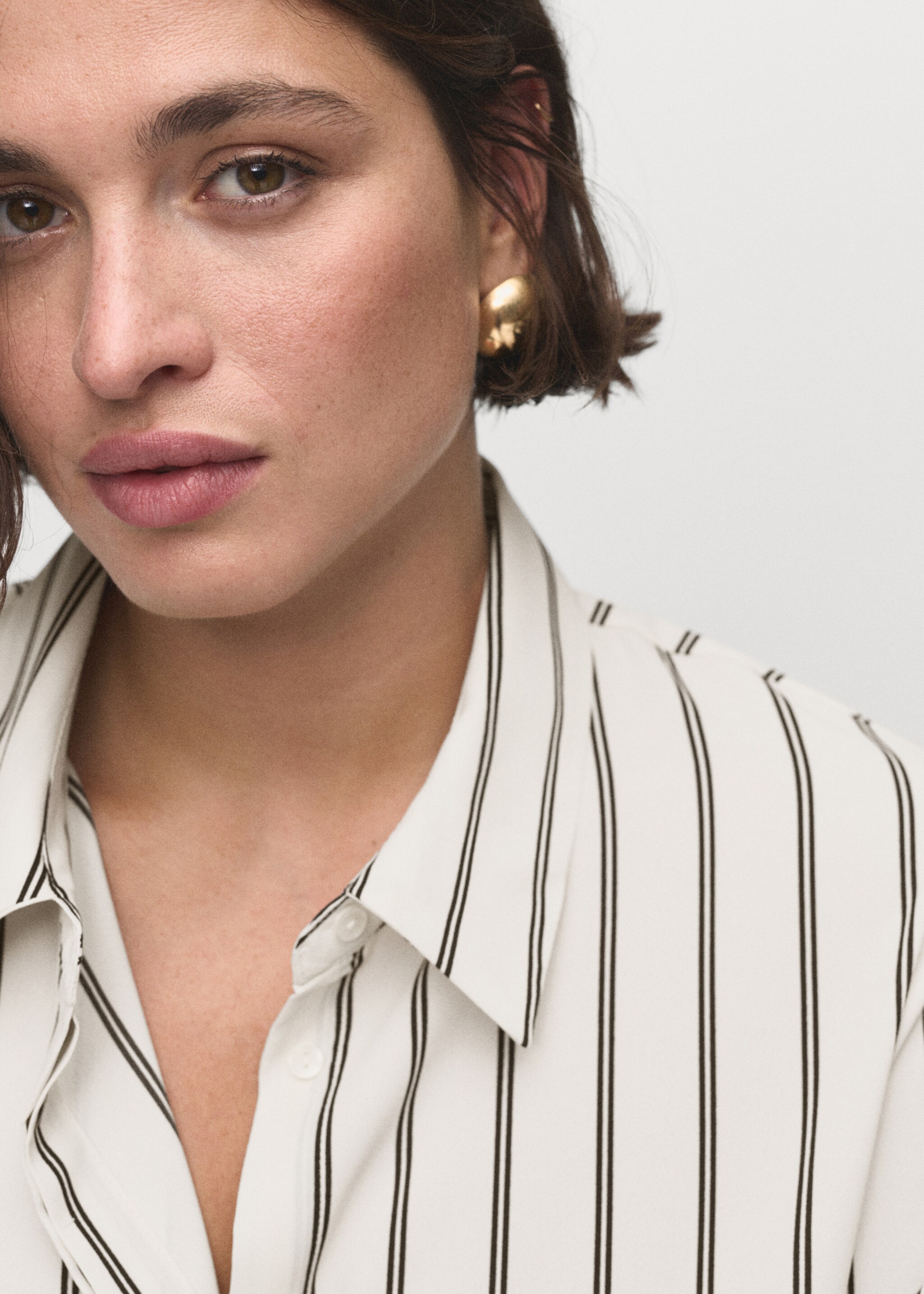 Fluid long-sleeved blouse - Details of the article 4, Ecru. Ref: 17054079-00.