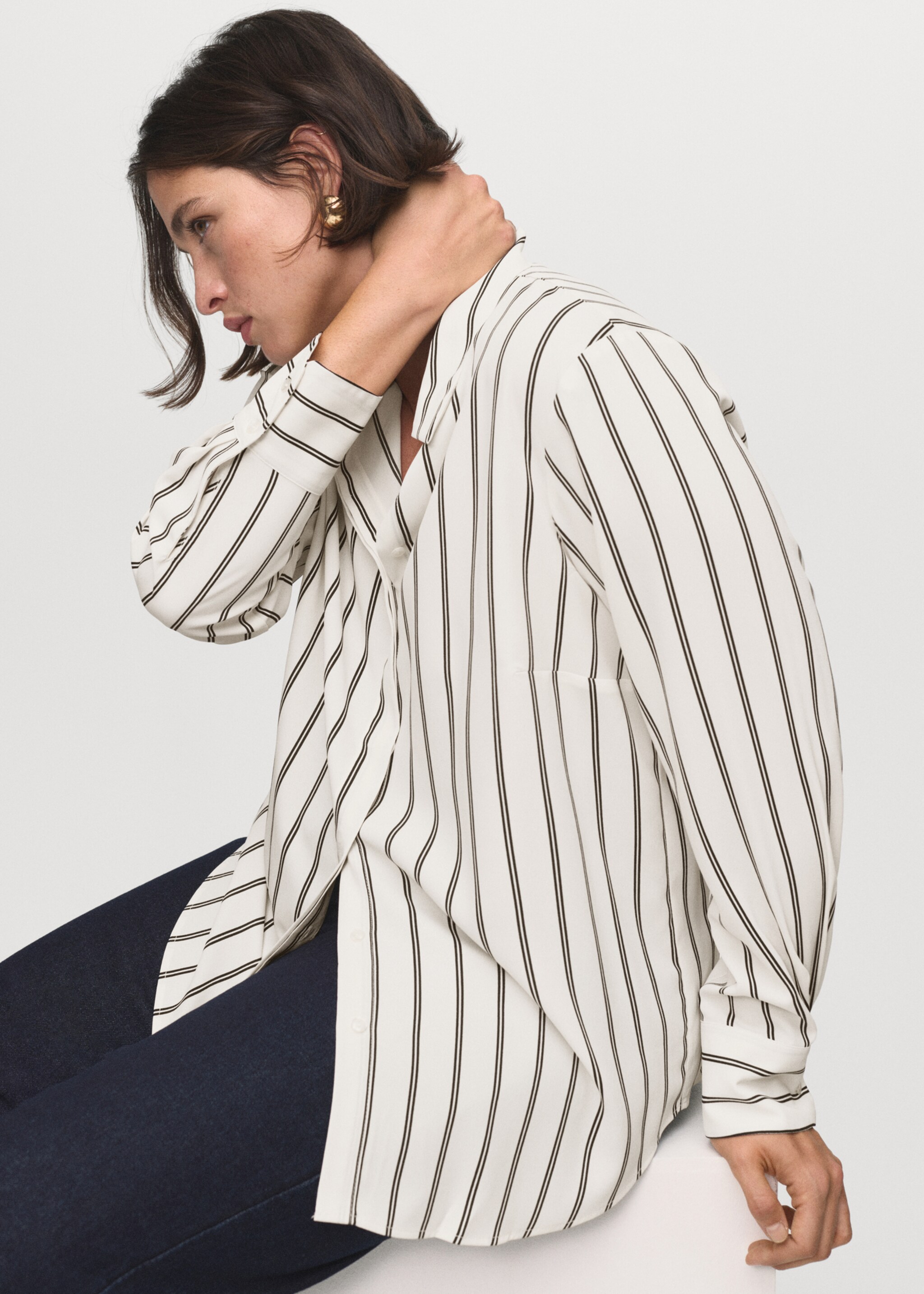 Fluid long-sleeved blouse - Details of the article 5, Ecru. Ref: 17054079-00.