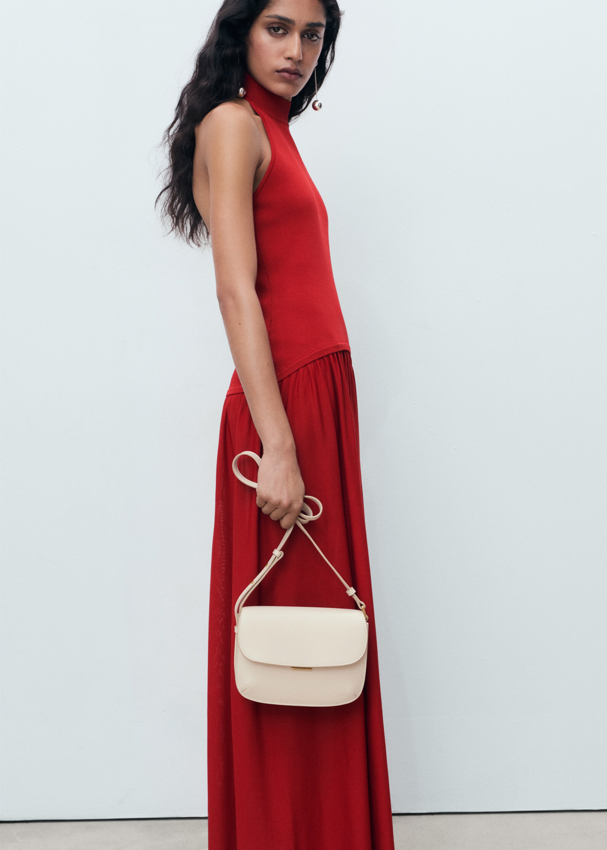 Robe halter en tissu mixte - Plan moyen