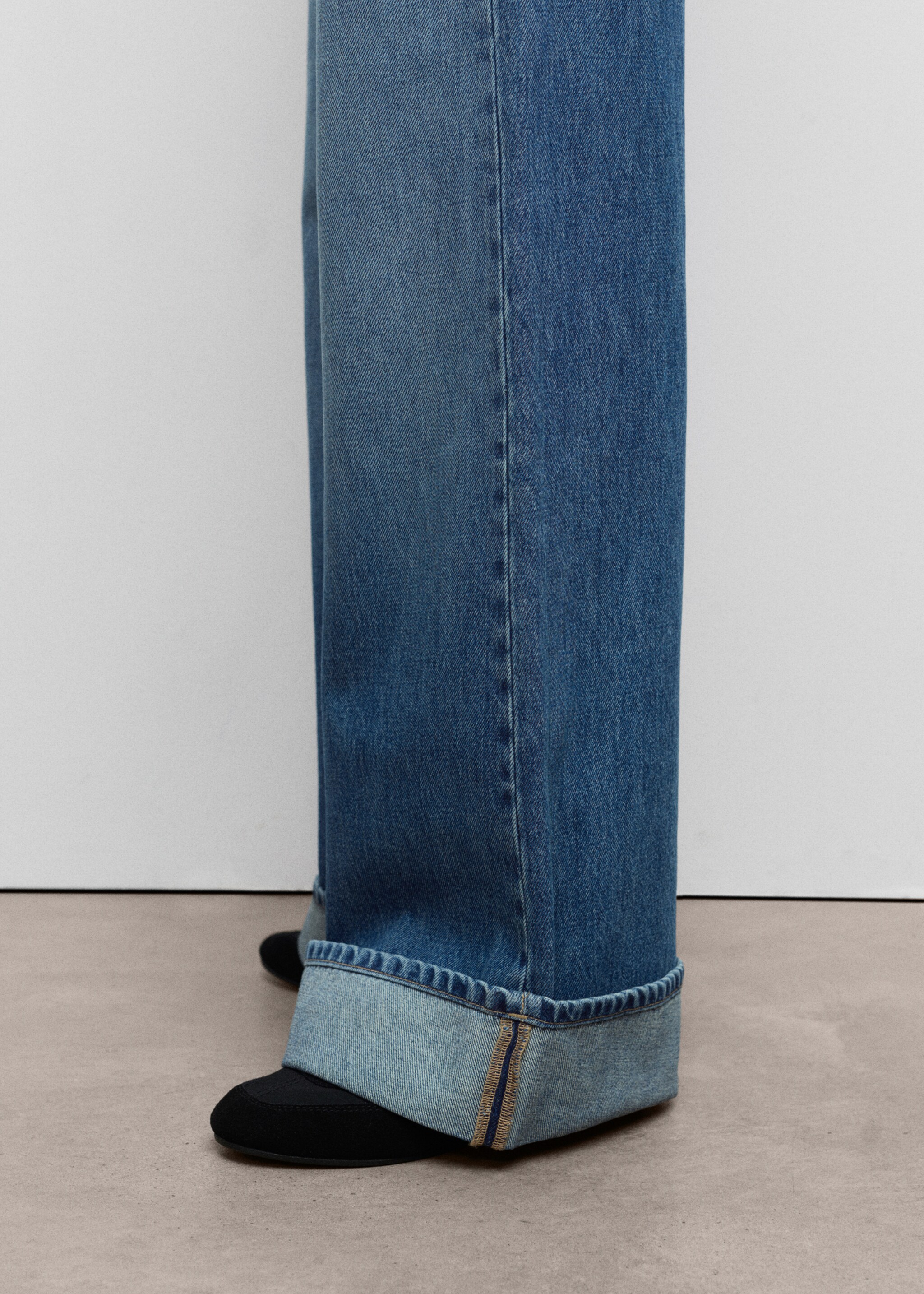 Wide-leg jeans with turn-up hem - Details of the article 6, Medium Blue. Ref: 17054099-00.