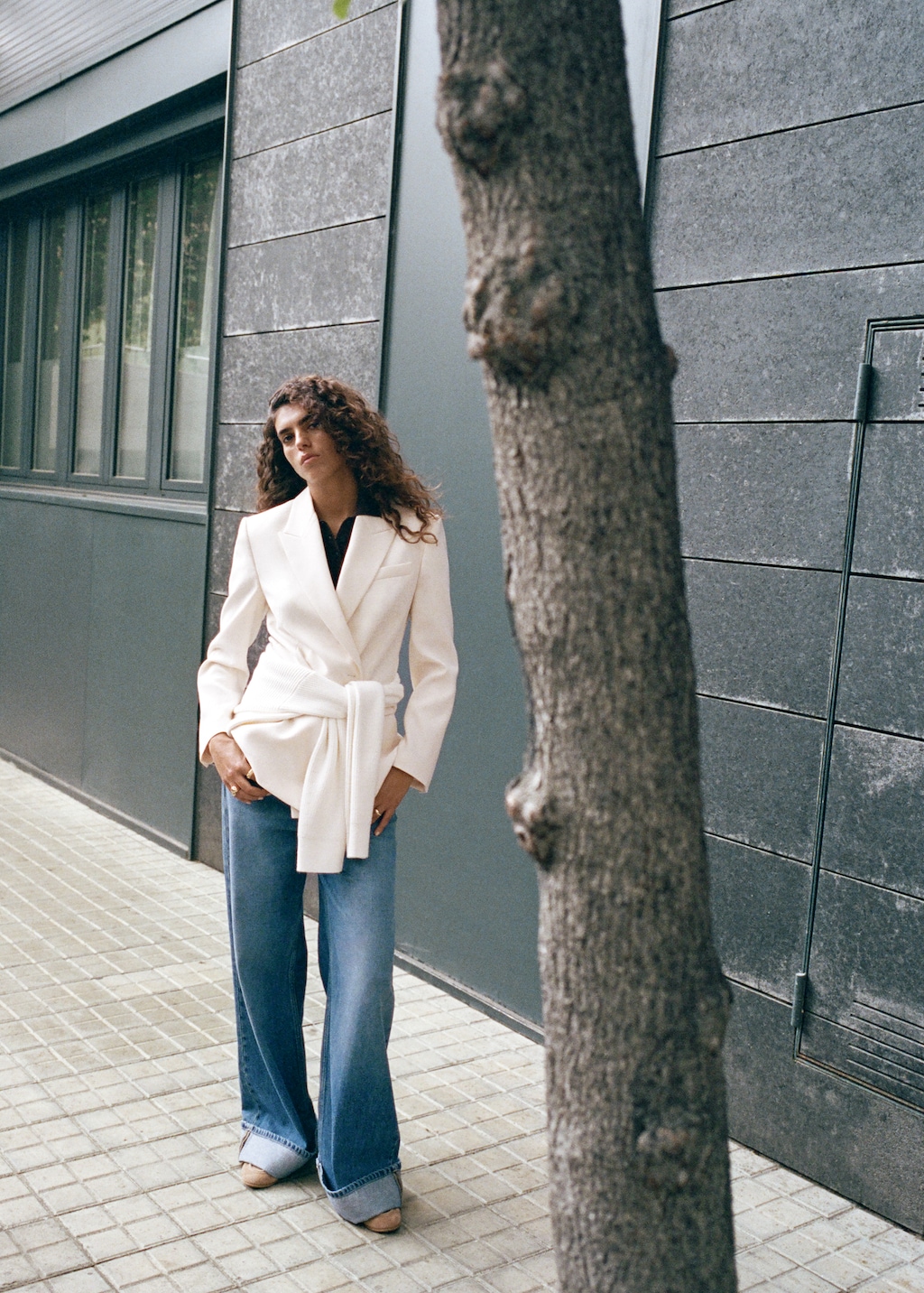 Wide-leg jeans with turn-up hem