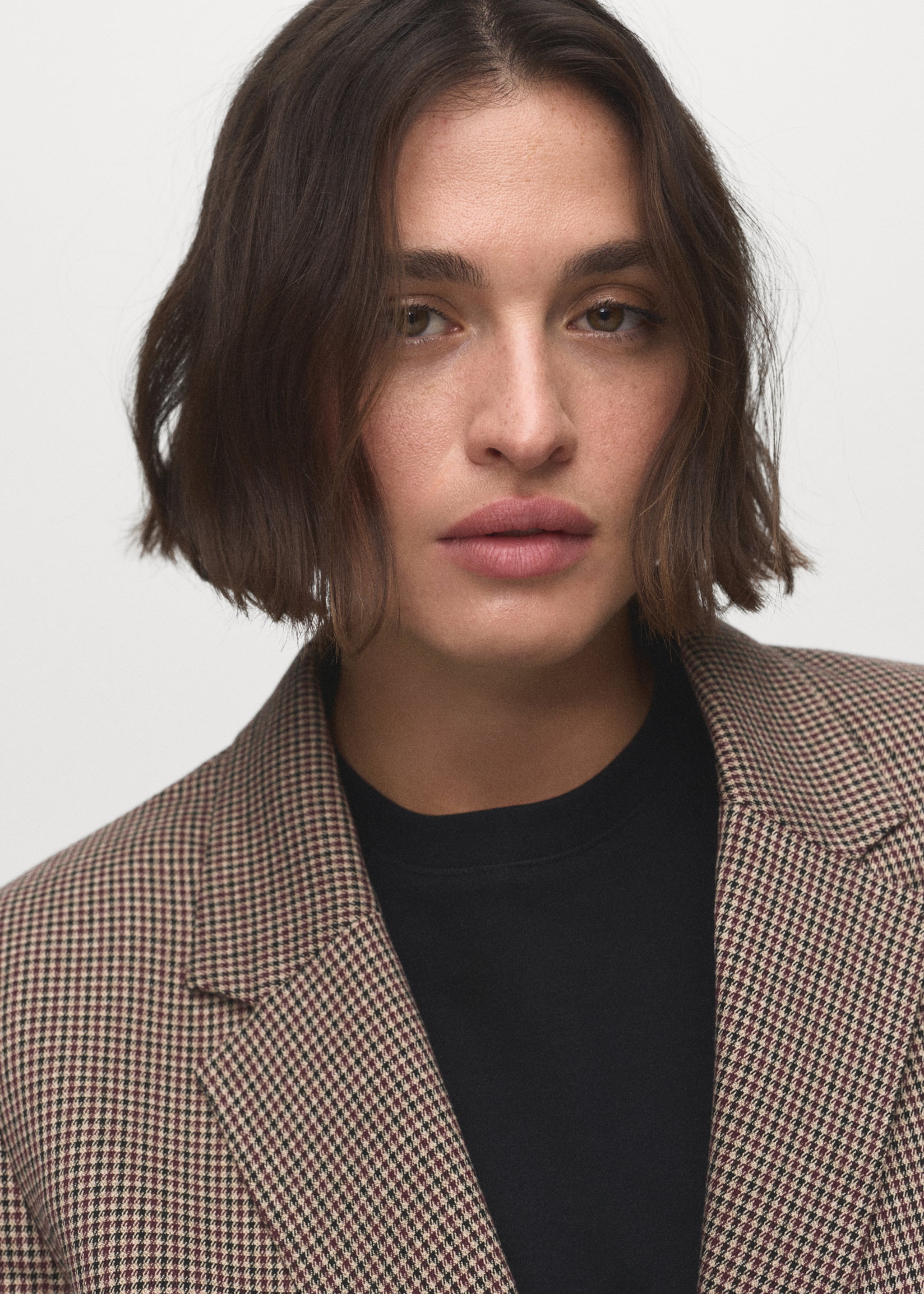 Micro-houndstooth double-breasted jacket - Details of the article 4, Burgundy. Ref: 17054102-00.