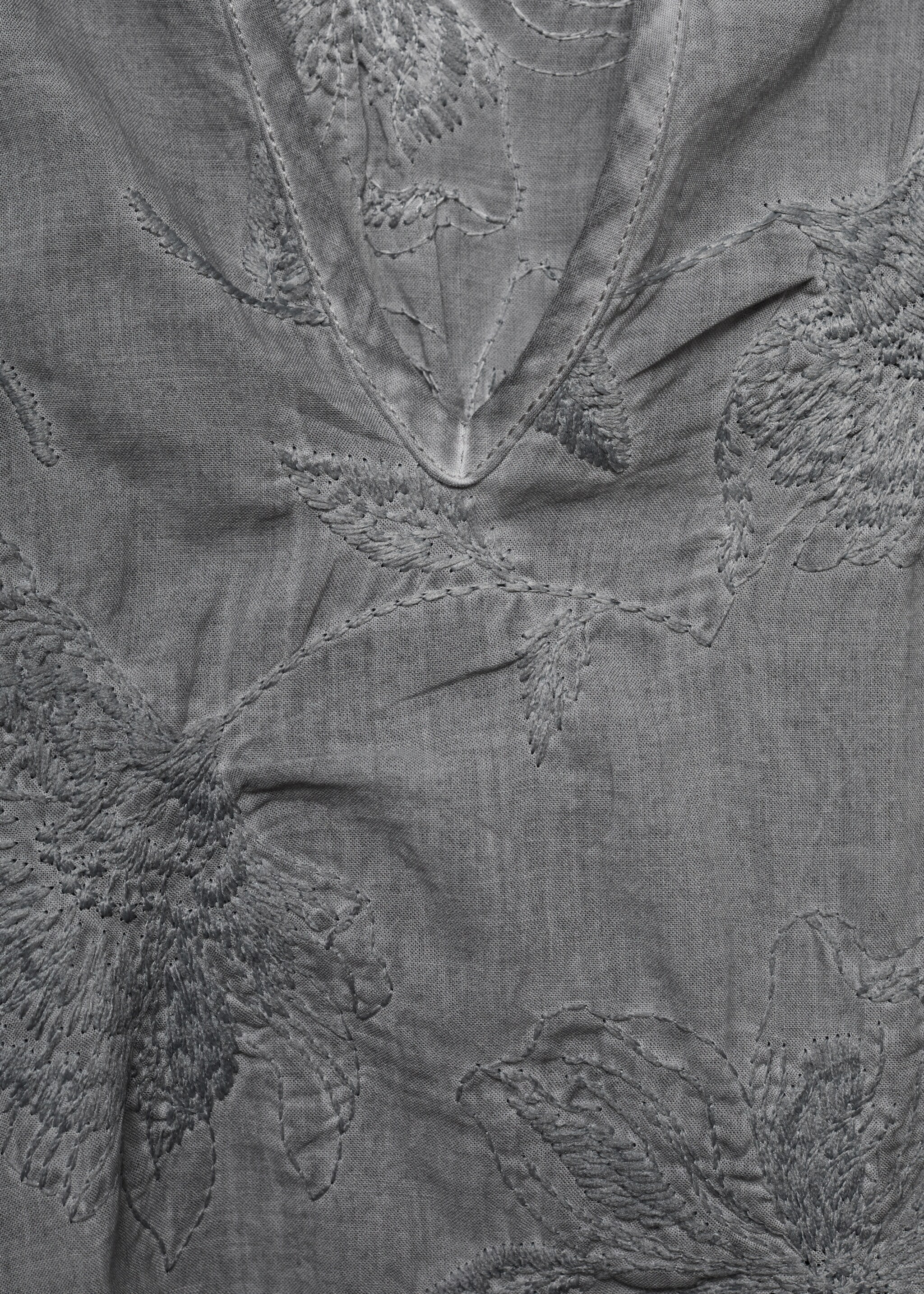 Camisón algodón bordado overdyed - Detalle del artículo 8, Gris medio. Ref: 17054108-00.