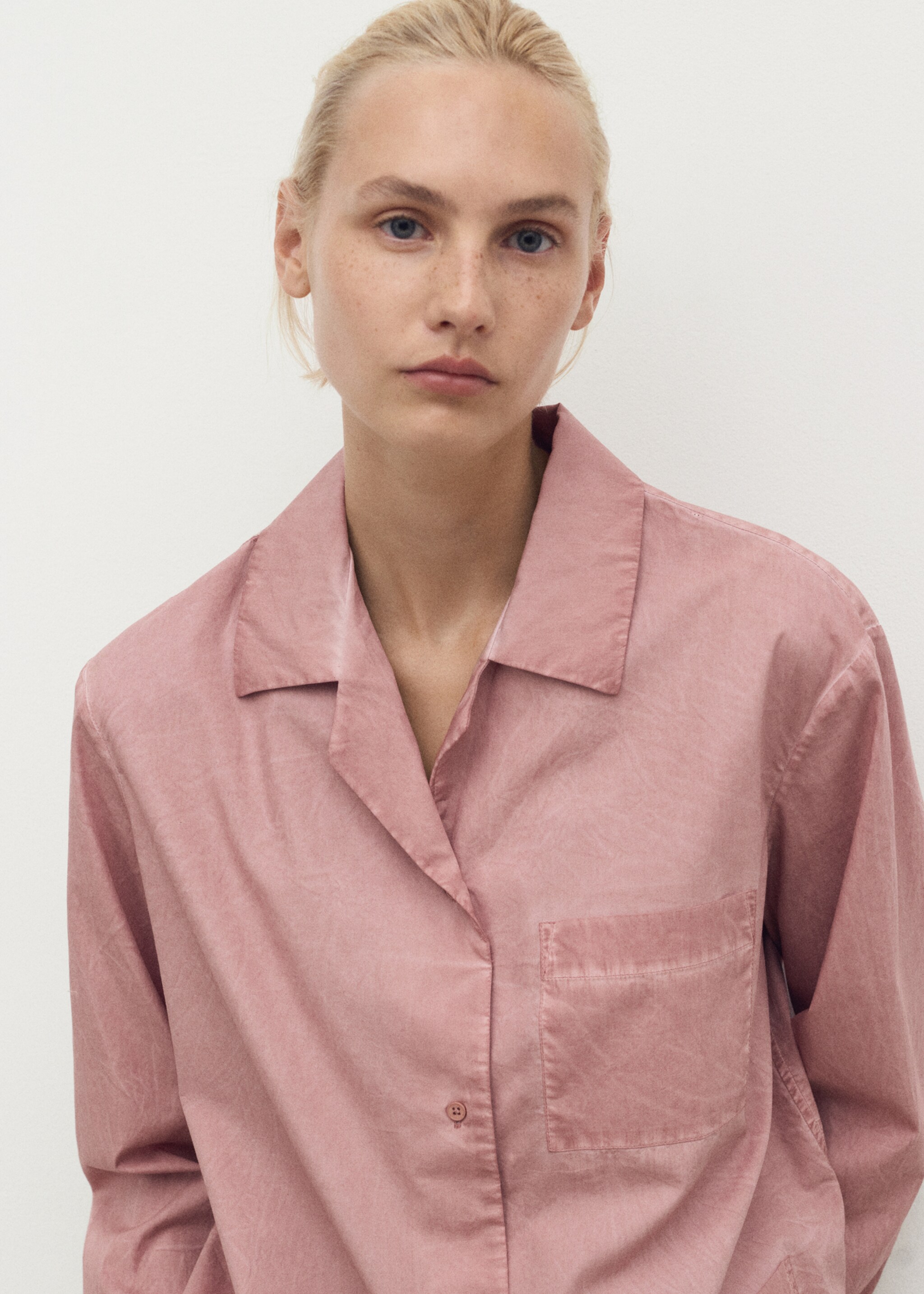 Garment-dyed cotton shirt - Details of the article 6, Medium Pink. Ref: 17054109-00.
