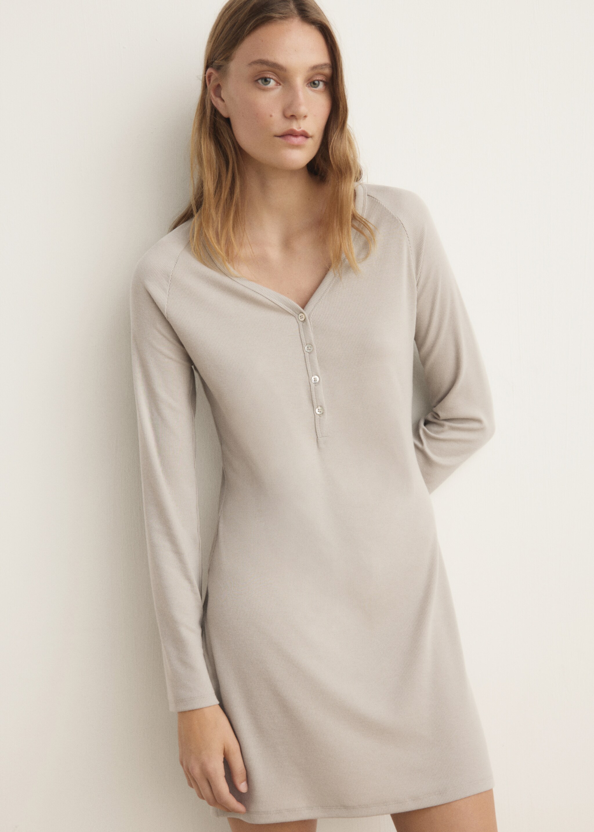 Camisón punto canalé botones - Plano medio, Gris claro/pastel. Ref: 17054111-00.