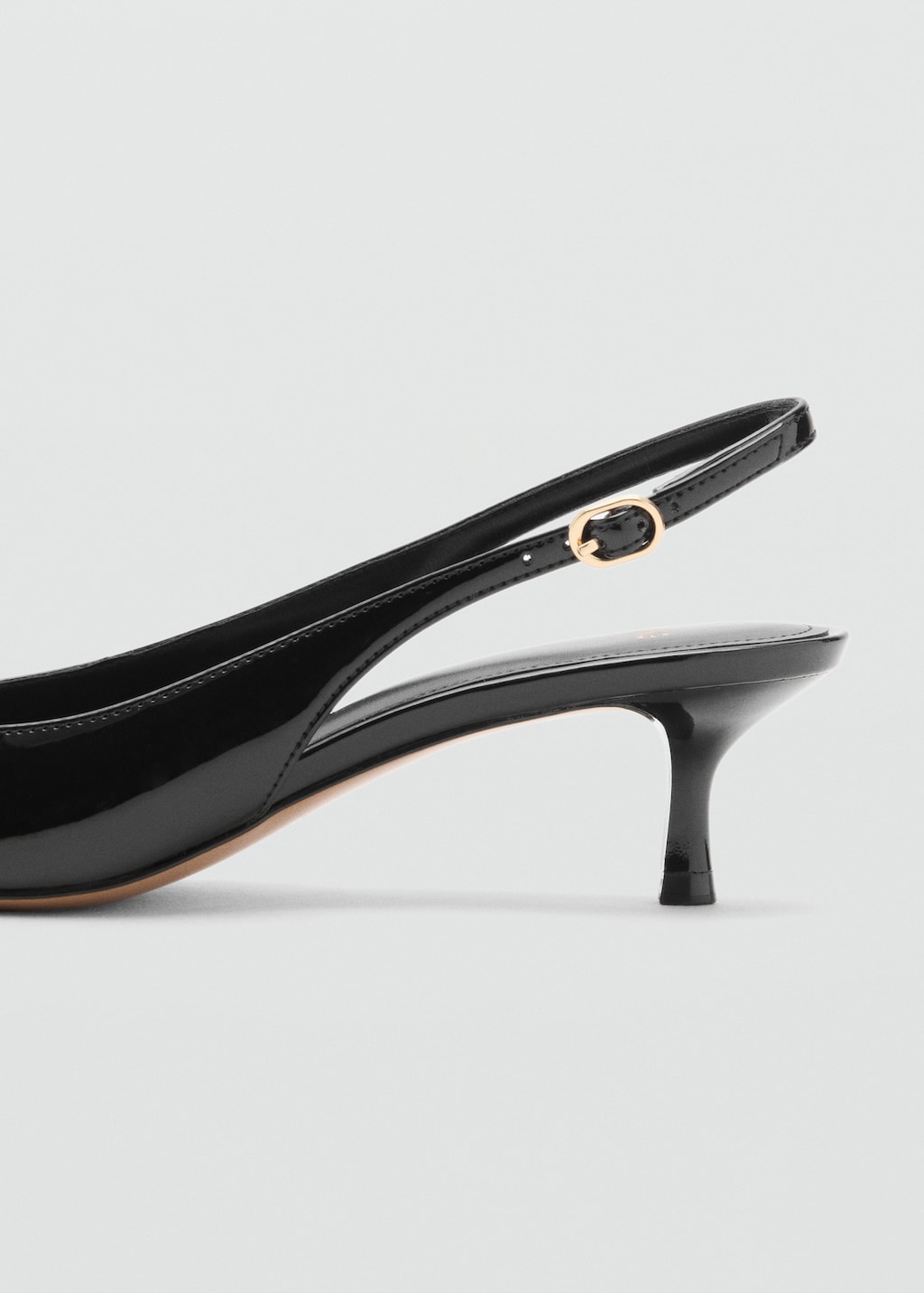 Kitten-heel patent leather shoes