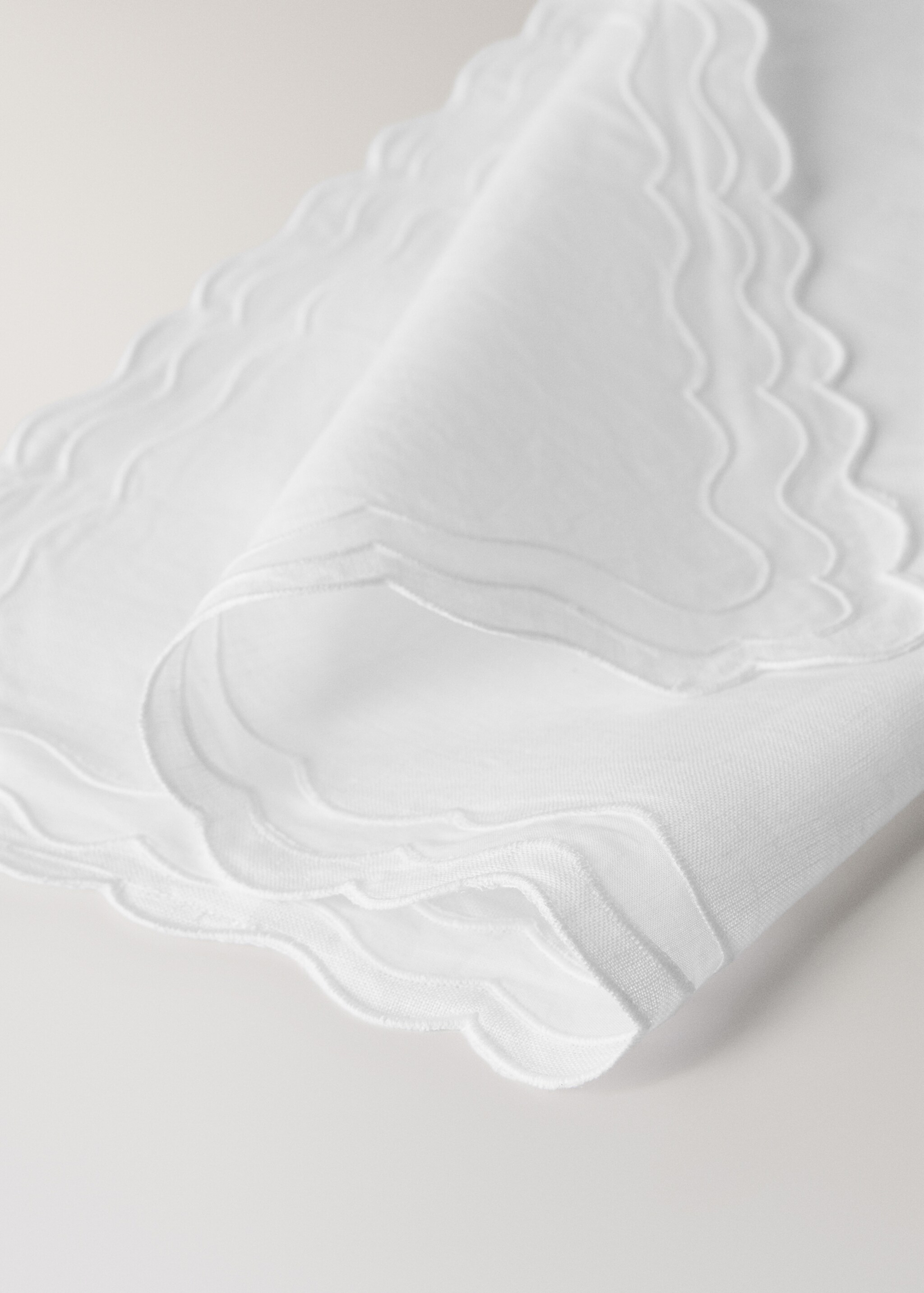 Waves pattern linen placemat - Details of the article 2, White. Ref: 17054124-00.