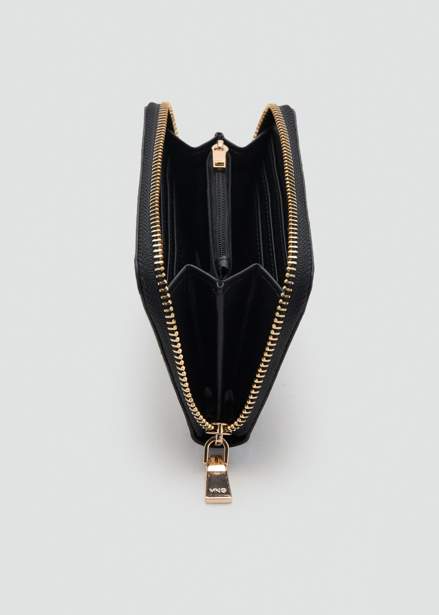 Medium patent leather wallet - Details of the article 1