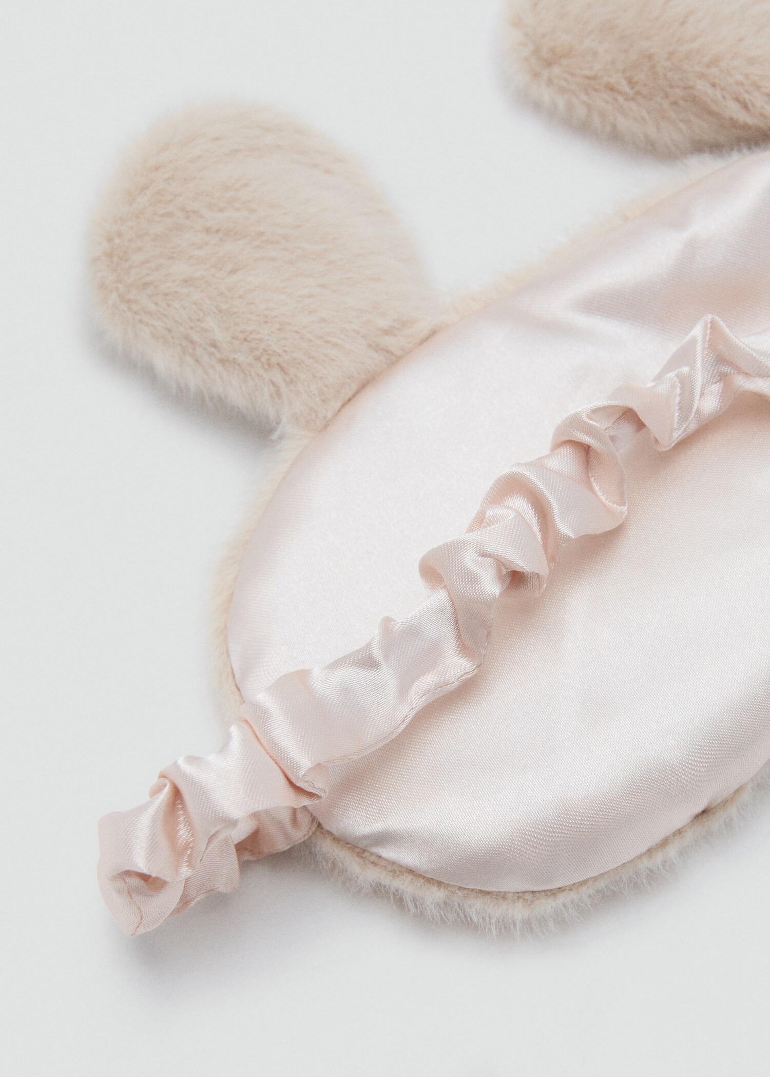 Animal fur mask - Details of the article 2