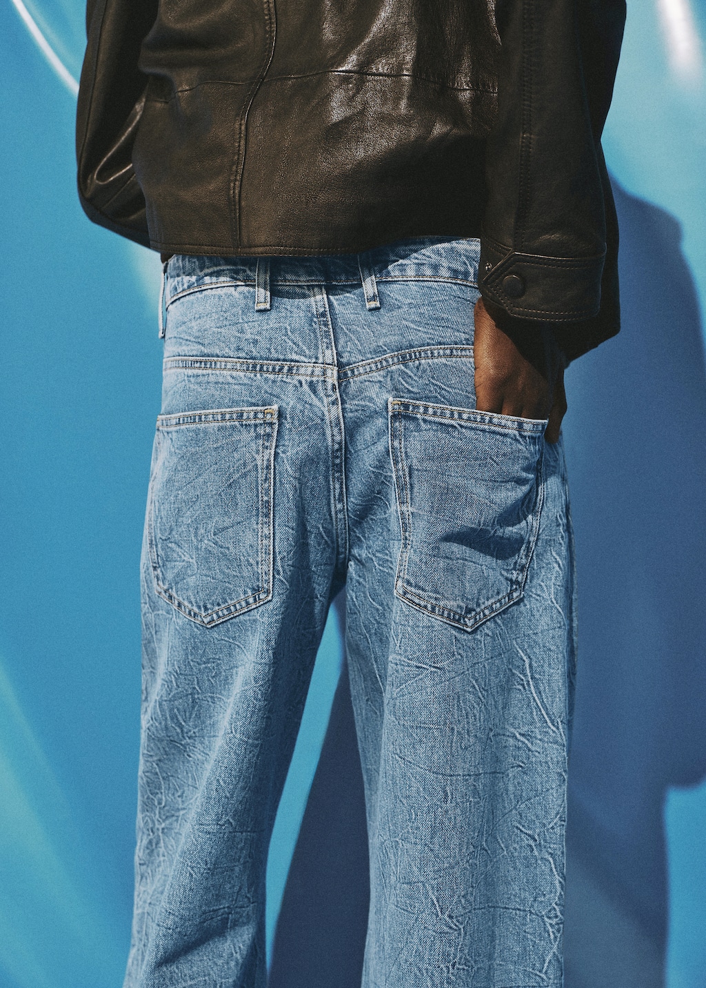 Straight-fit jeans with a creased effect