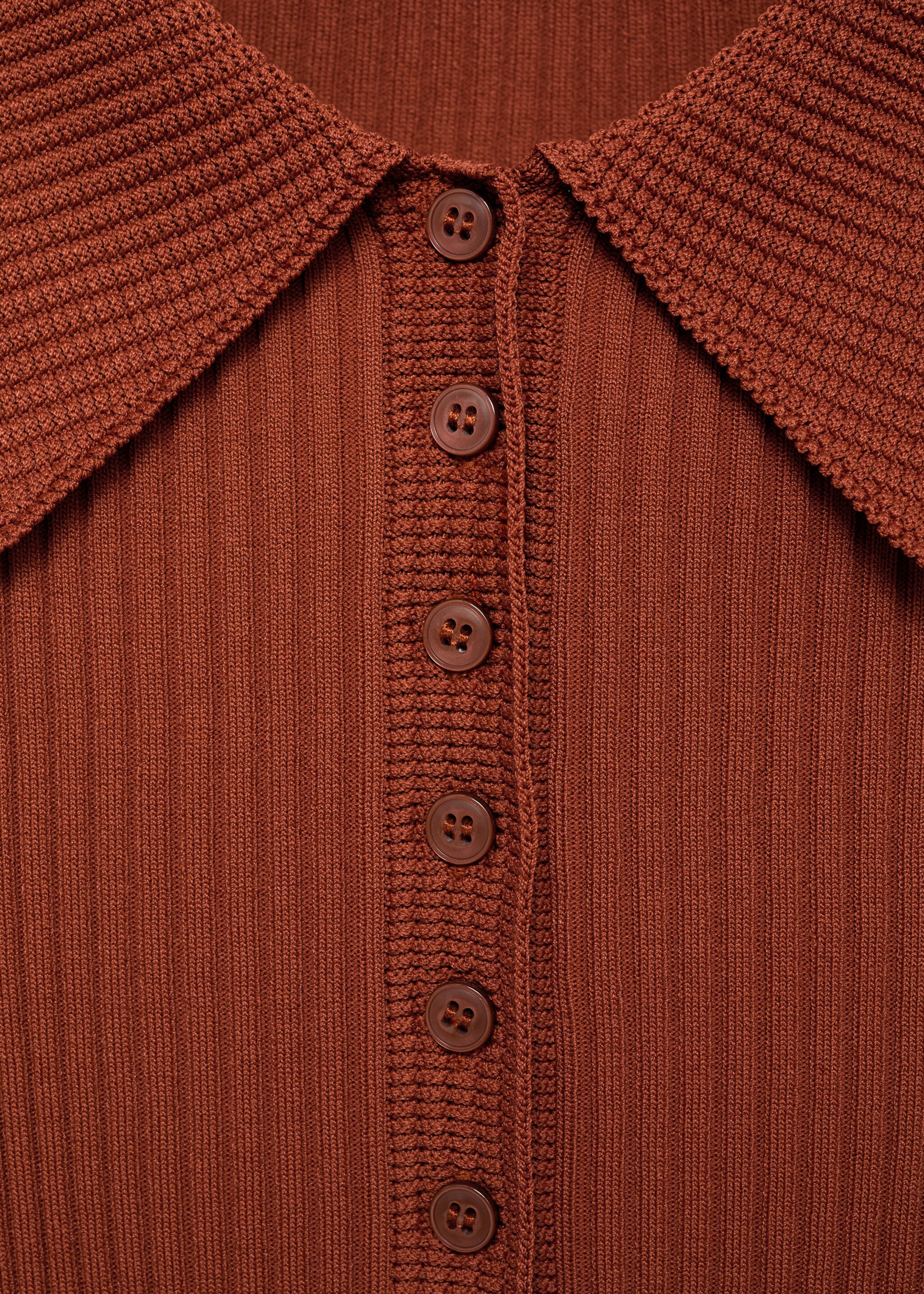 Pull-over côtelé col en V - Détail de l'article 8, Rouge-orangé. Ref: 17054138-00.