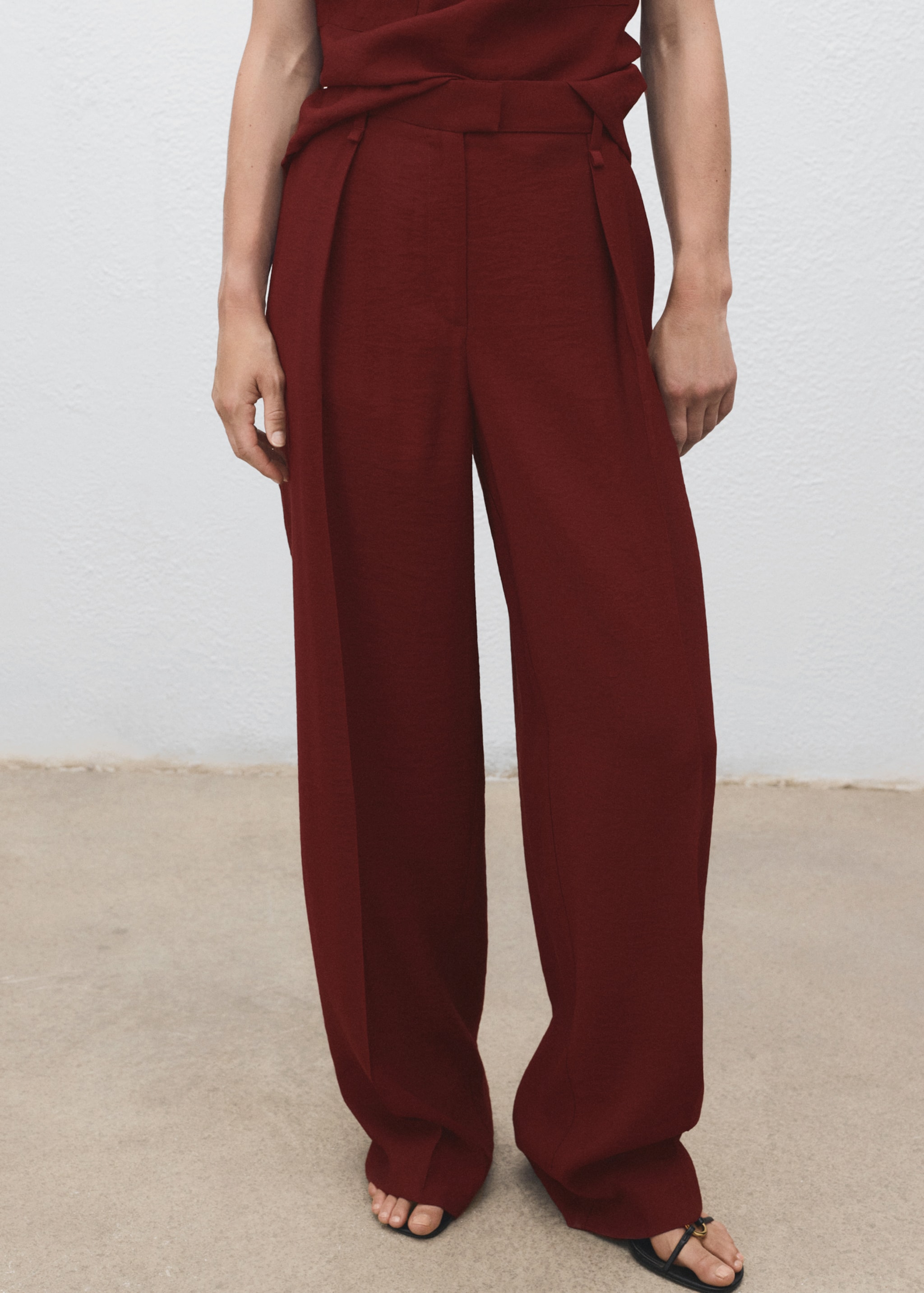 Straight-fit pleated trousers - Medium plane
