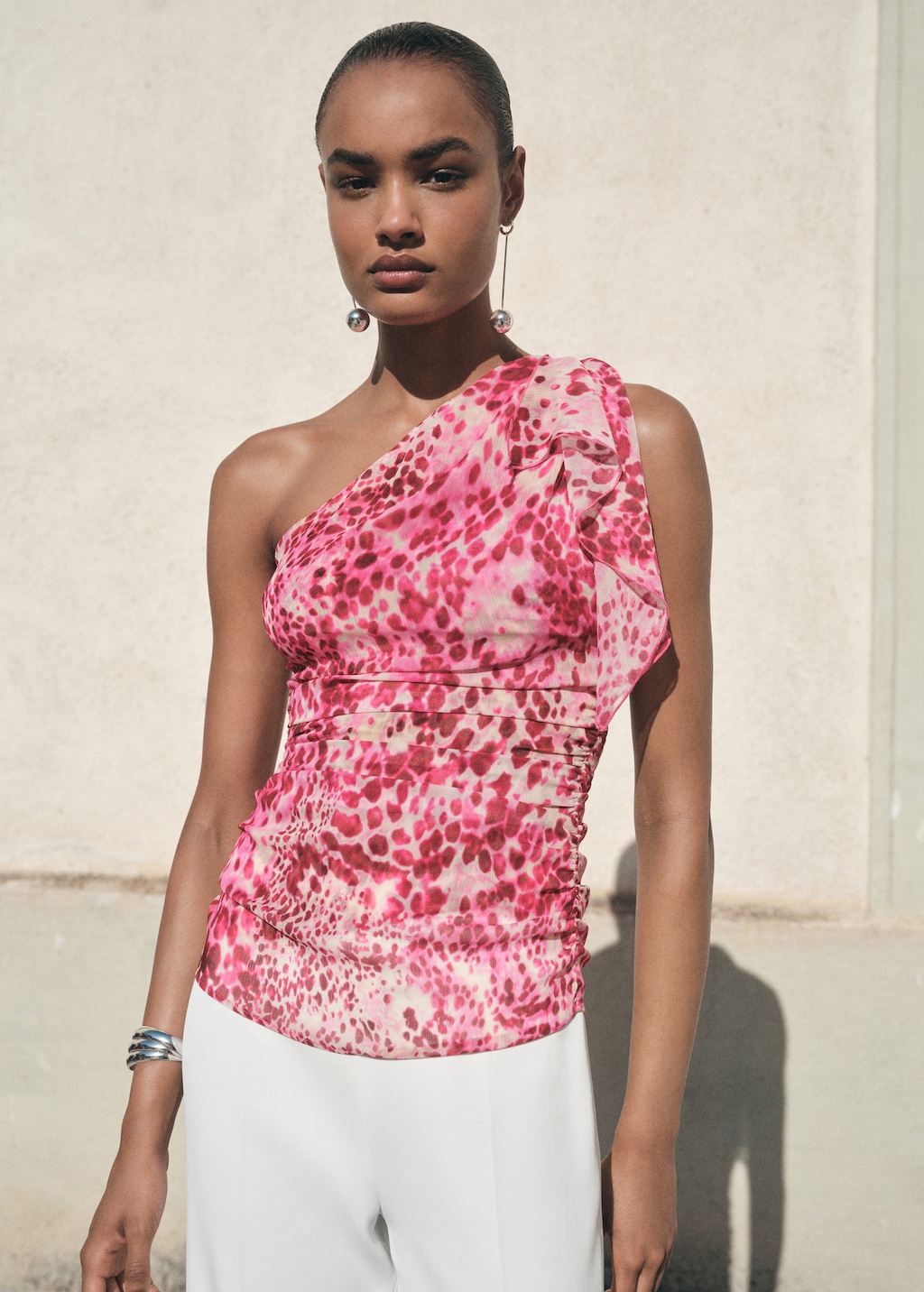 Asymmetric printed top