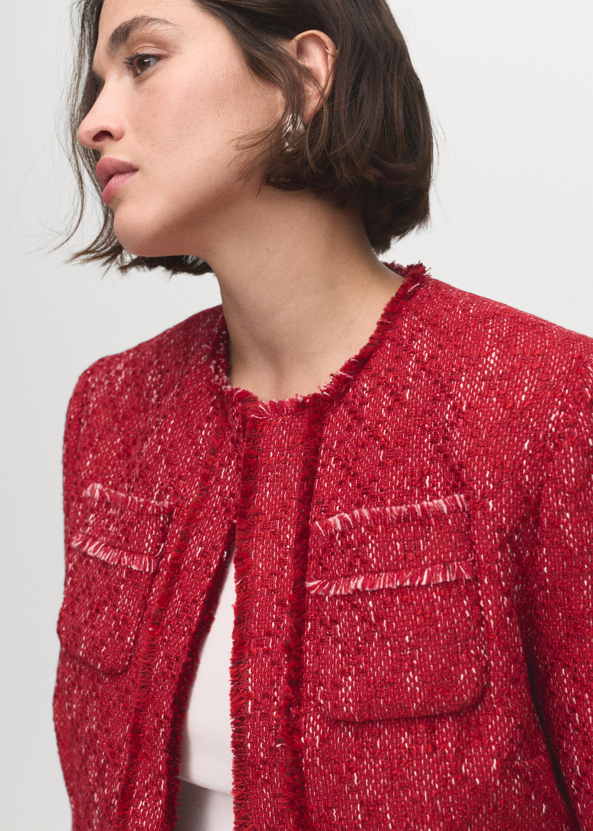 Tweed jacket with frayed ends - Details of the article 4, Red. Ref: 17054147-00.