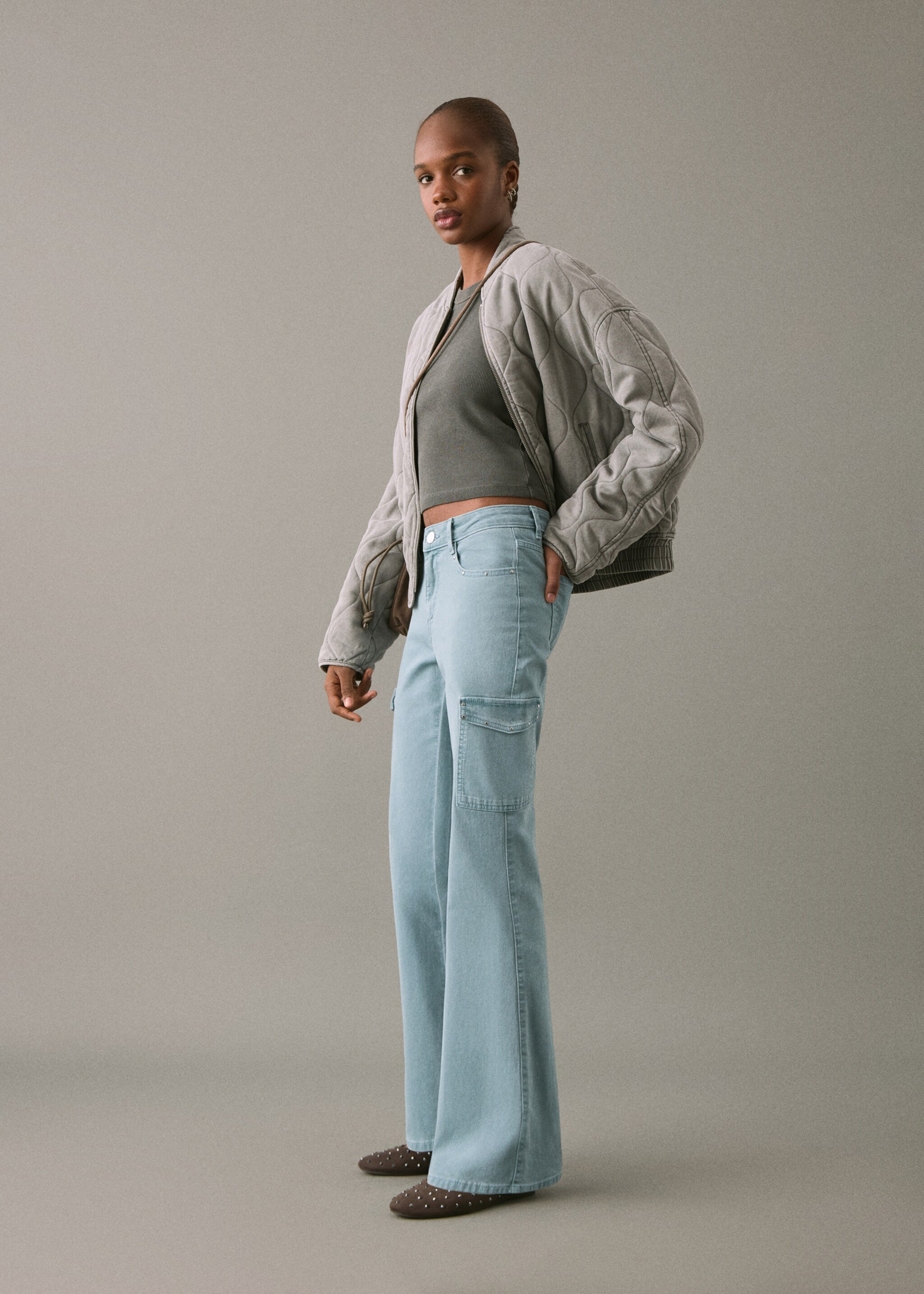 Flared cargo jeans - Details of the article 2, Blue. Ref: 17054415-00.