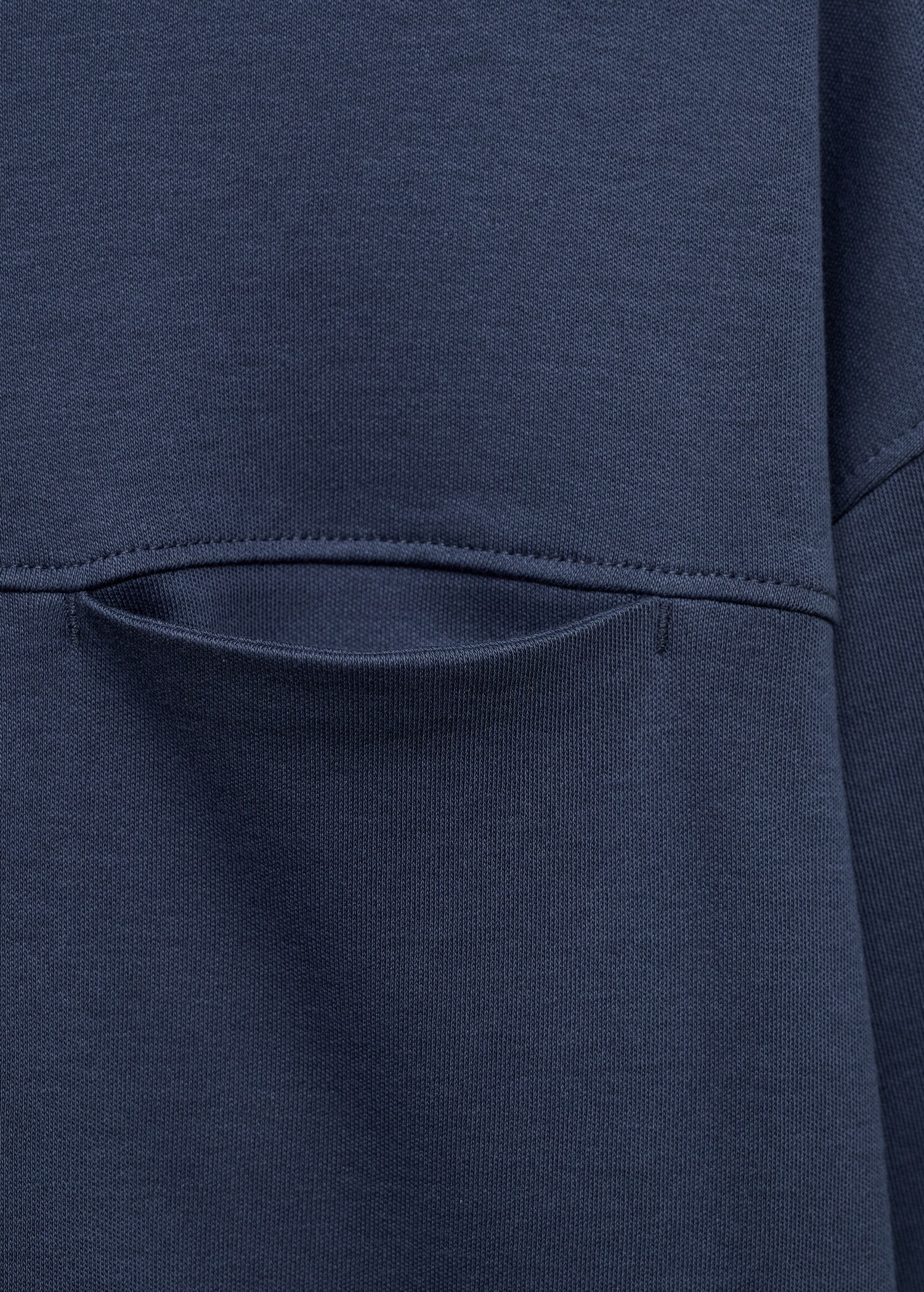 T-shirt with pocket seam - Details of the article 8