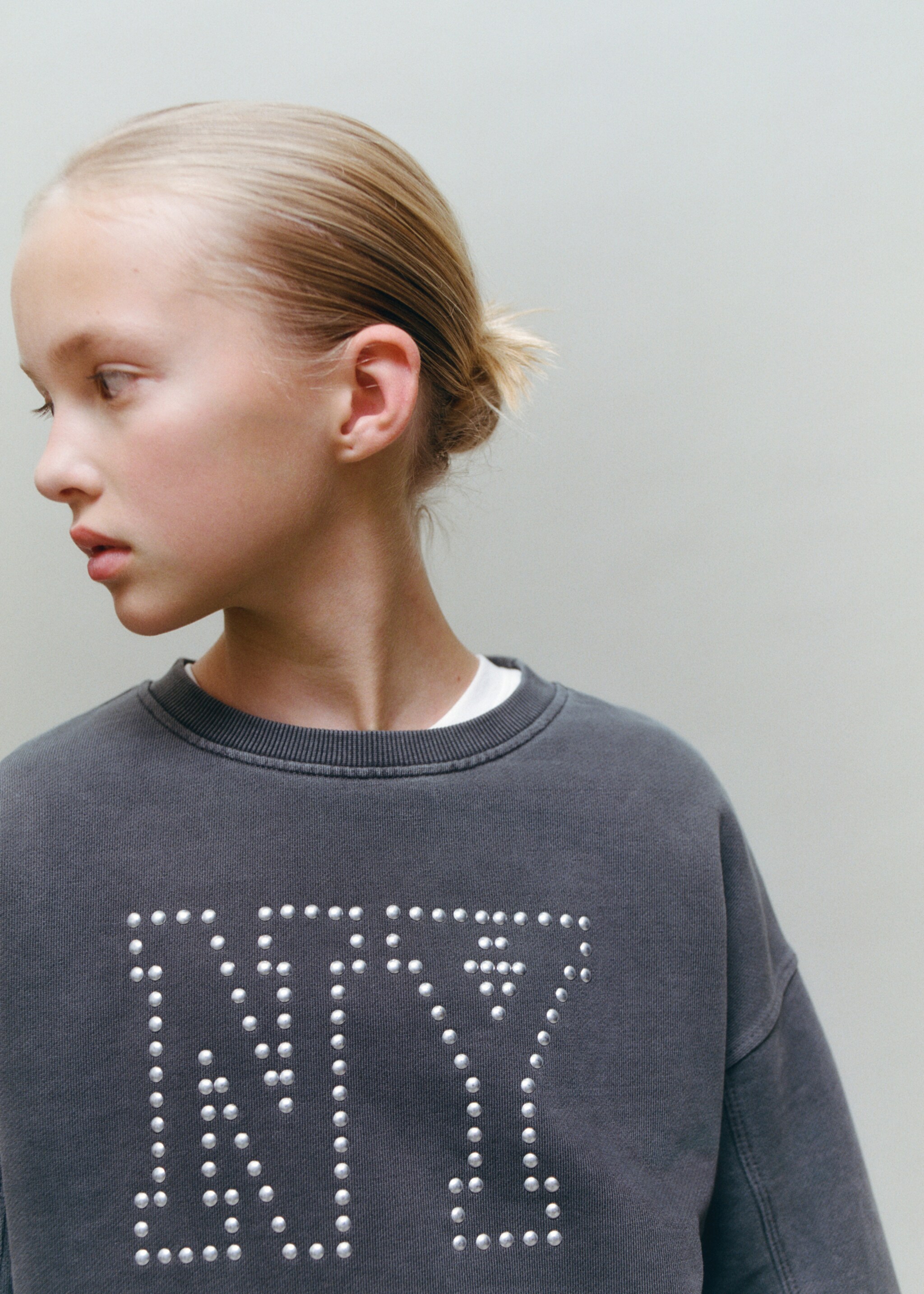 Studded sweatshirt - Details of the article 5, Charcoal. Ref: 17054421-00.