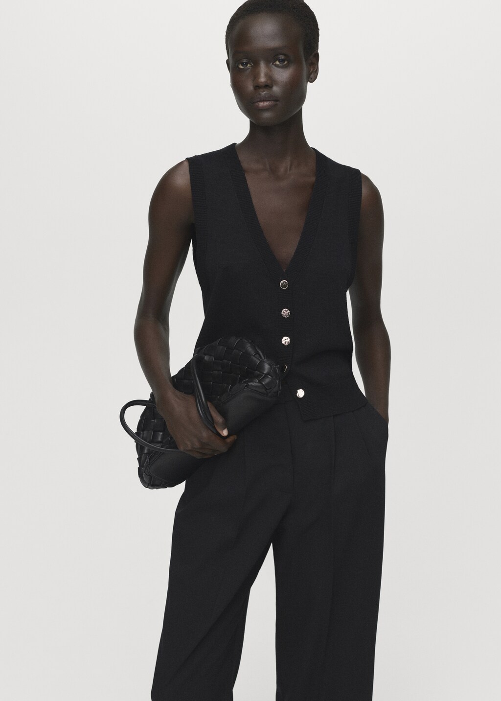 Straight-fit pleated pants - image 4