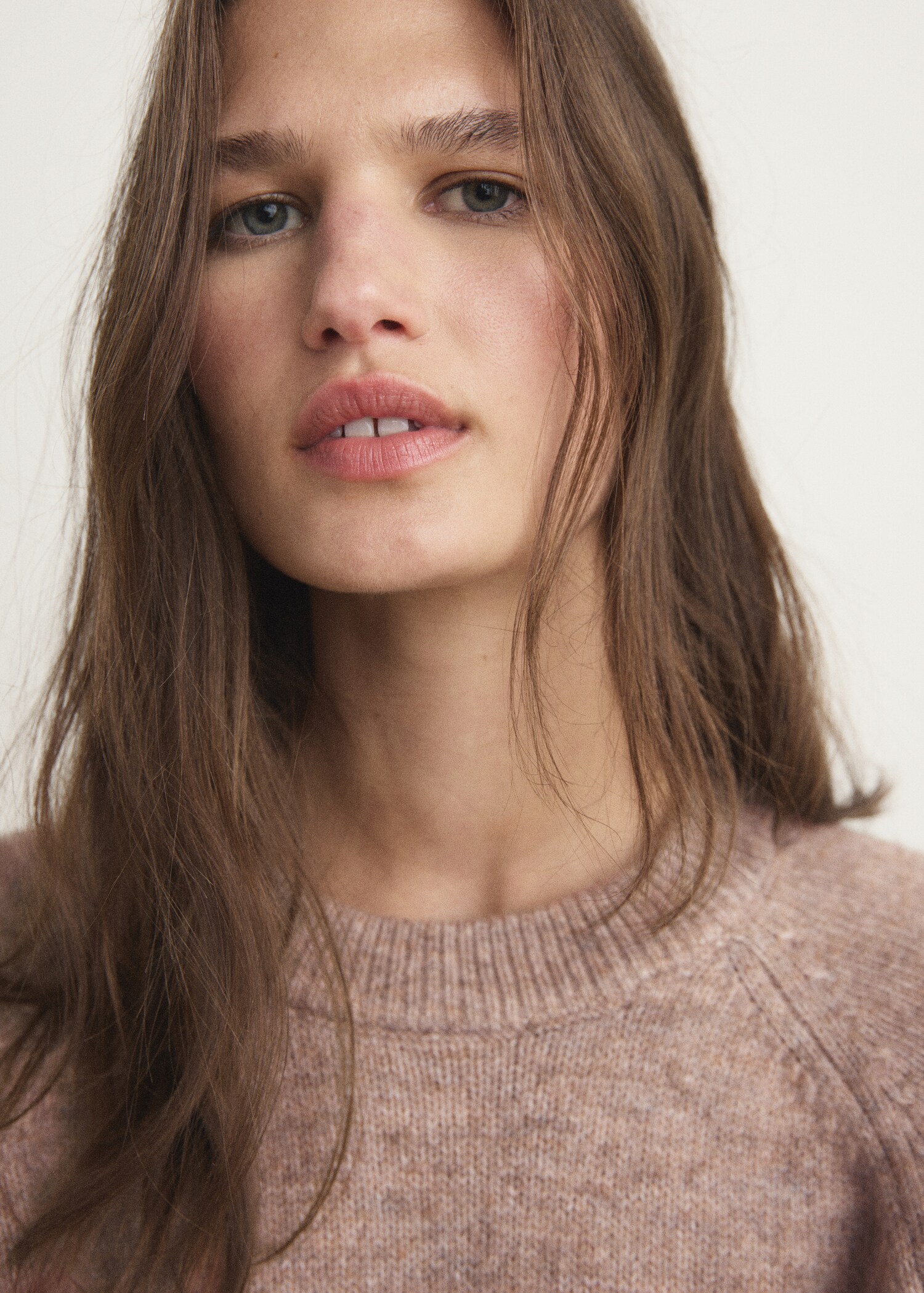 Round-neck knitted sweater - Details of the article 1