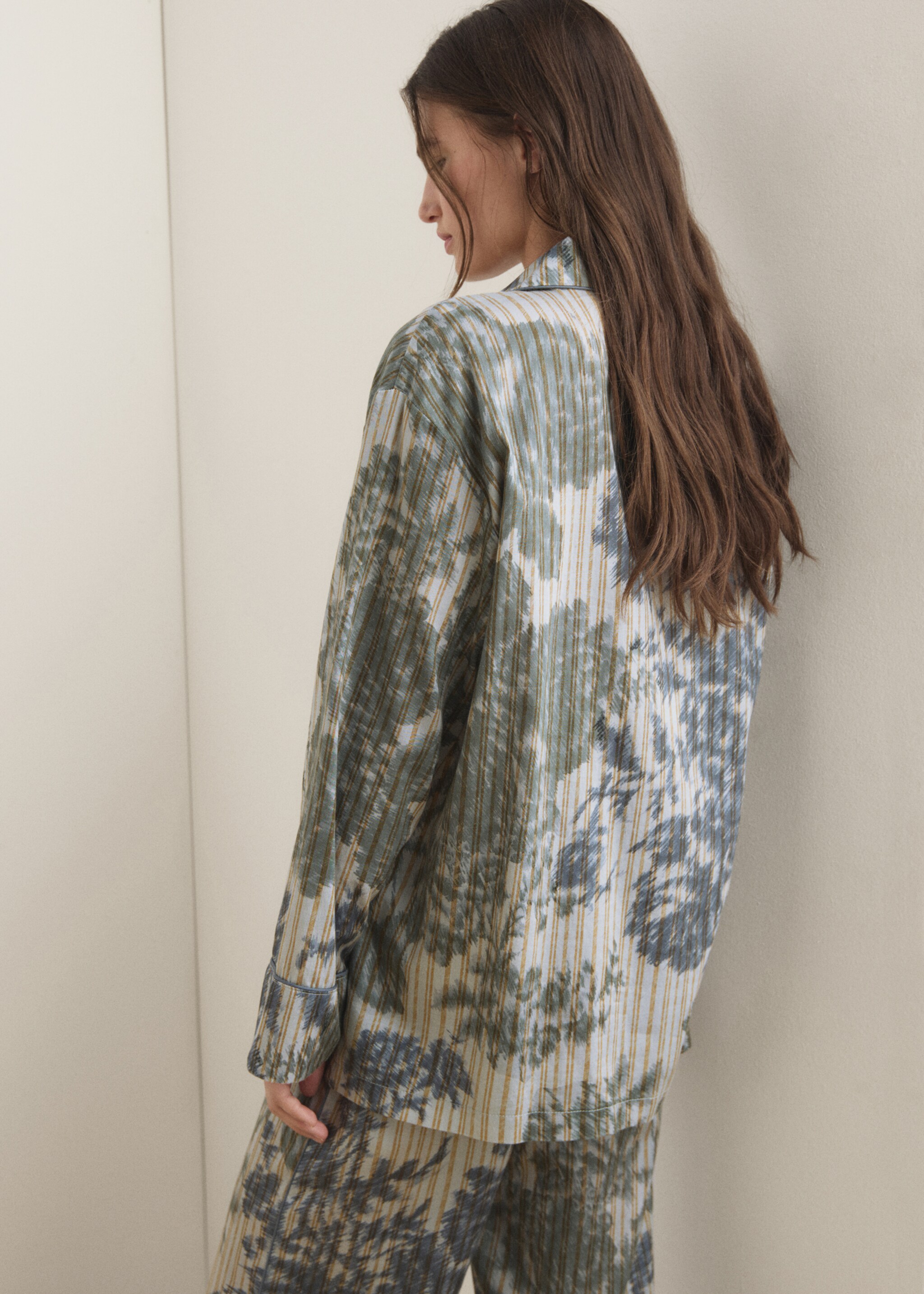 Pyjama shirt with blurred print - Details of the article 1, Green. Ref: 17054438-00.