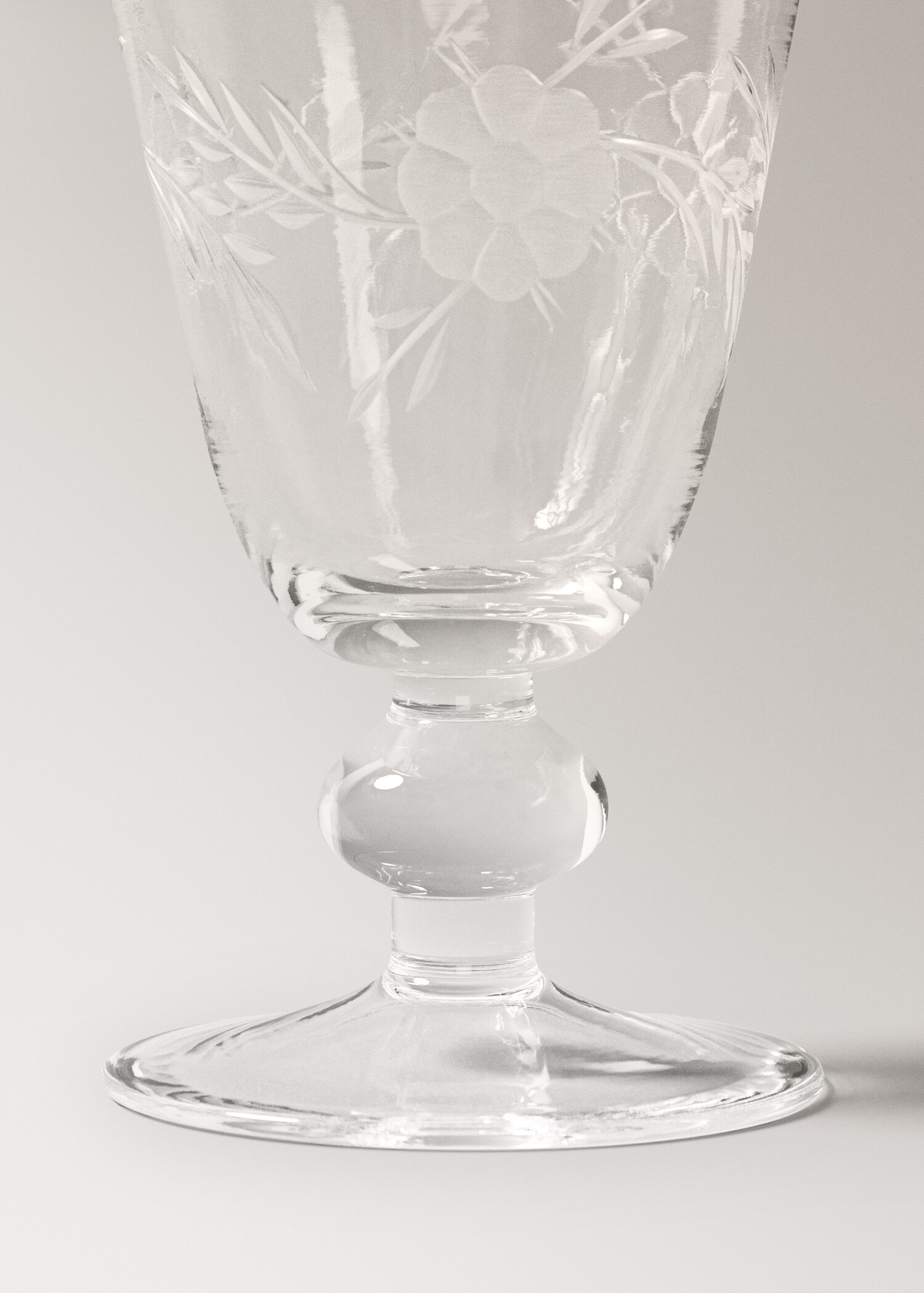 Cut glass flower cup - Detail van het artikel 1