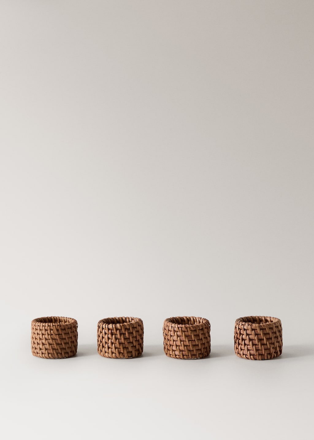 Set of 4 rattan napkin holders