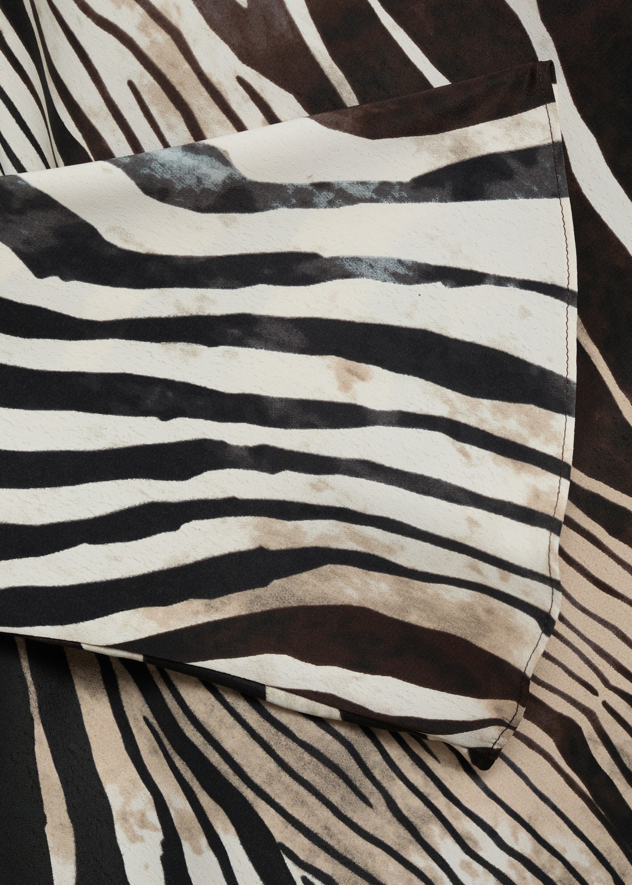 Zebra-print dress with flared sleeves - Details of the article 0, Black. Ref: 17054787-00.
