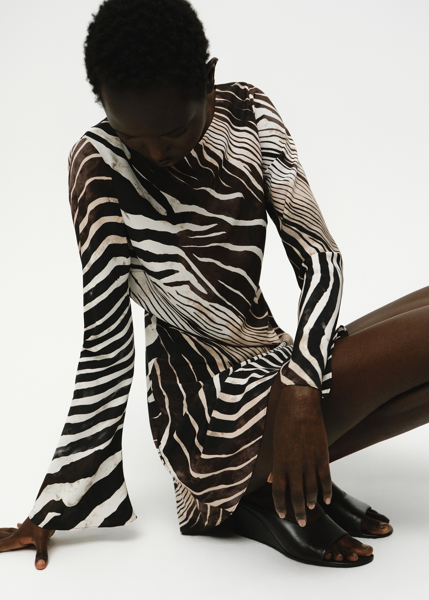 Zebra dress with flared sleeves | MANGO Canada