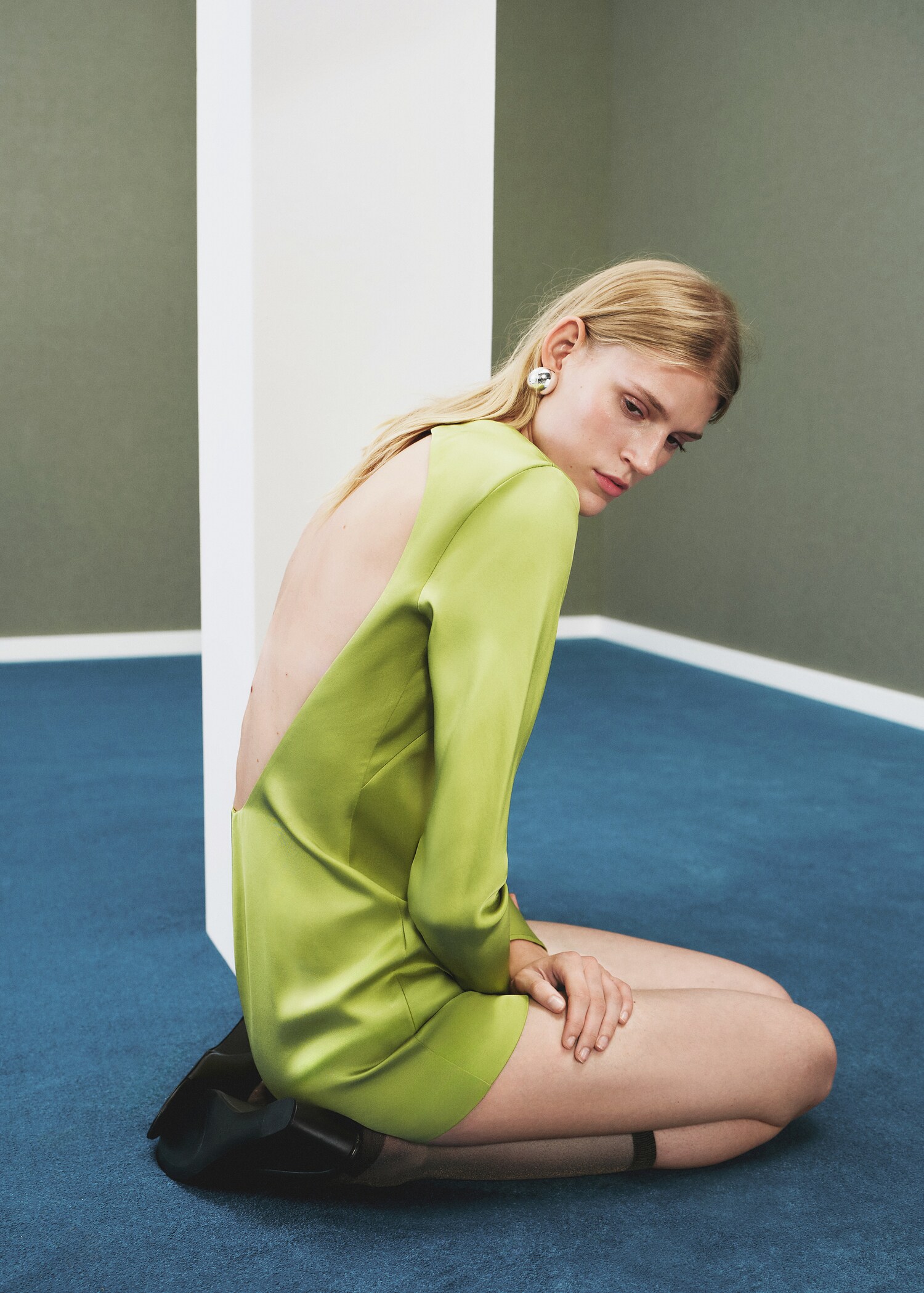 Open-back satin-effect dress - Details of the article 2