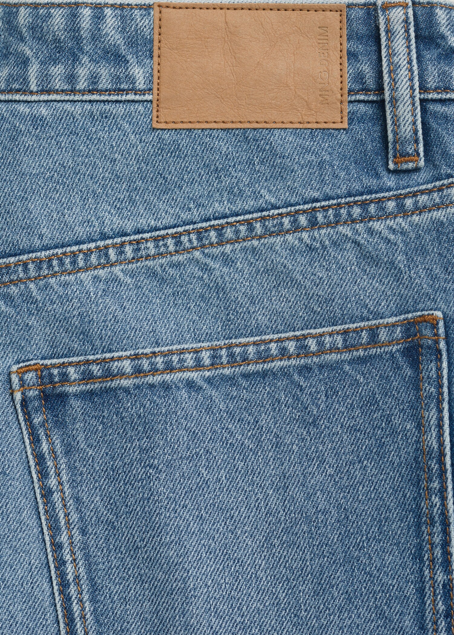 Cropped carrot-fit jeans - Details of the article 0