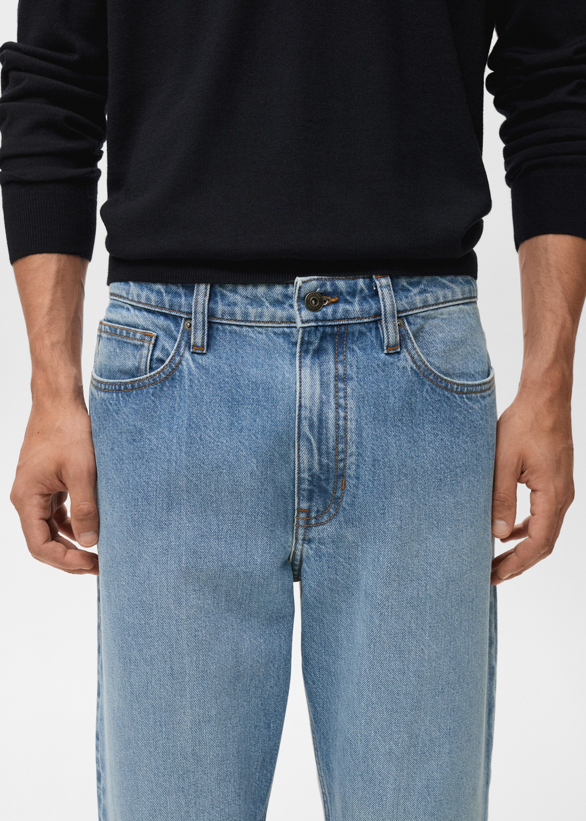 Cropped carrot-fit jeans - Details of the article 1