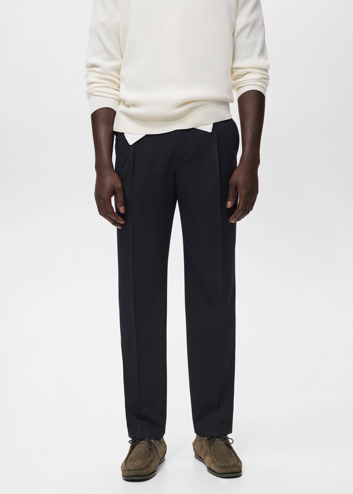 Fluid straight-leg pants - Середній план