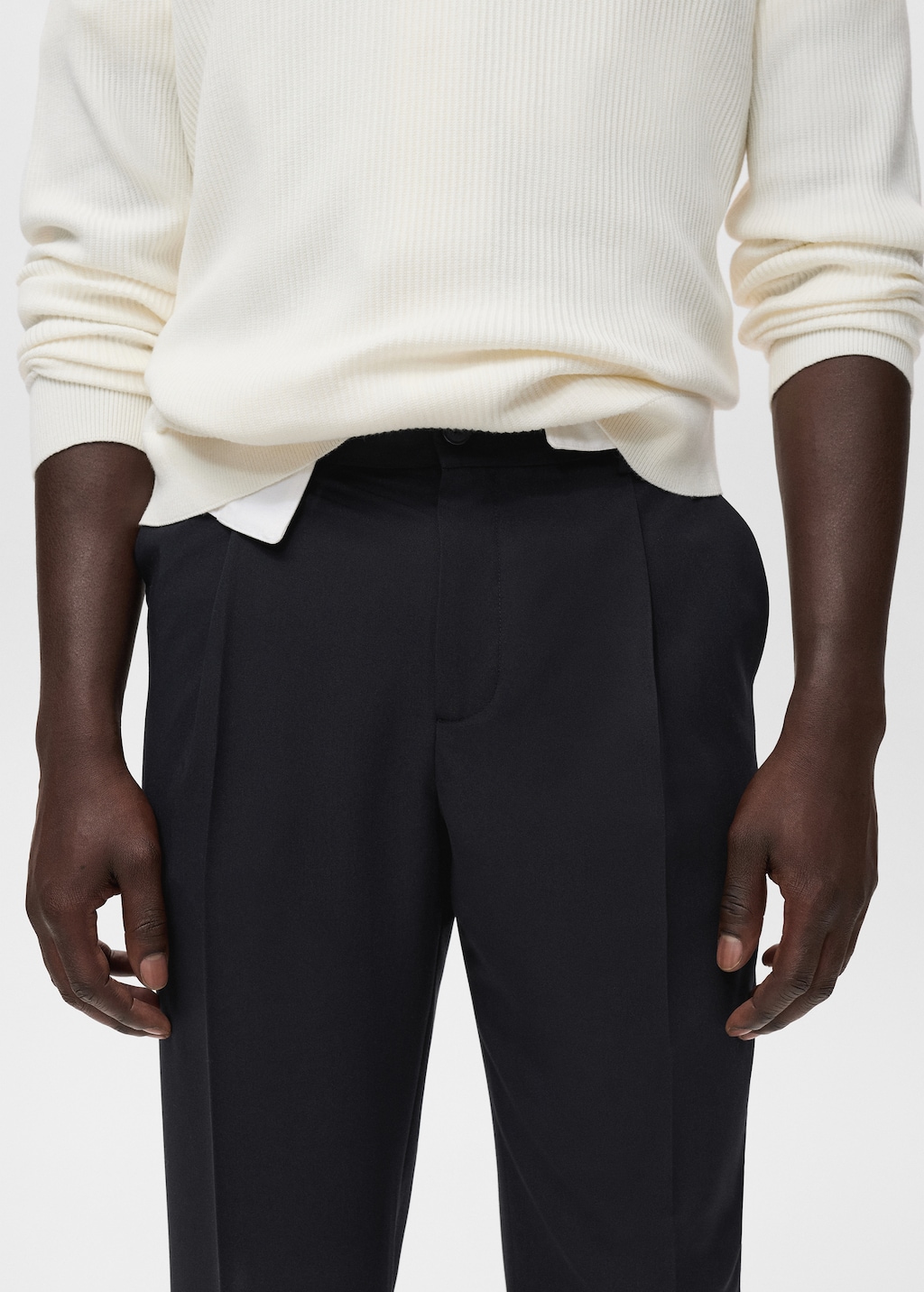 Fluid straight-leg pants with pleats