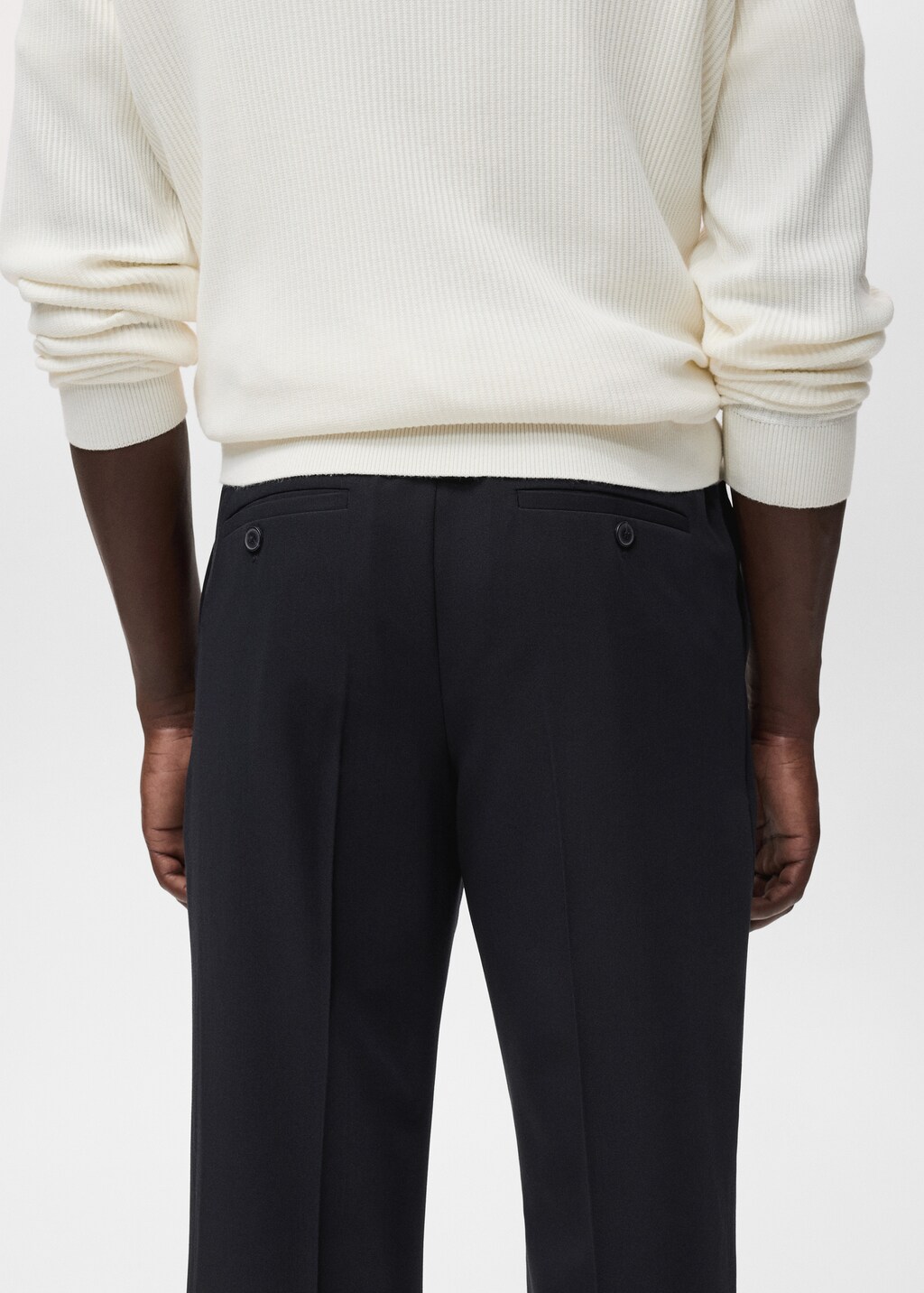 Fluid straight-leg pants with pleats