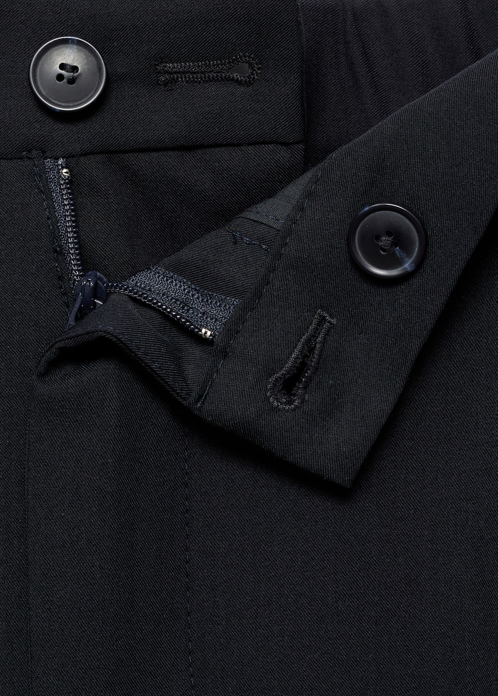 Fluid straight-leg pants with pleats