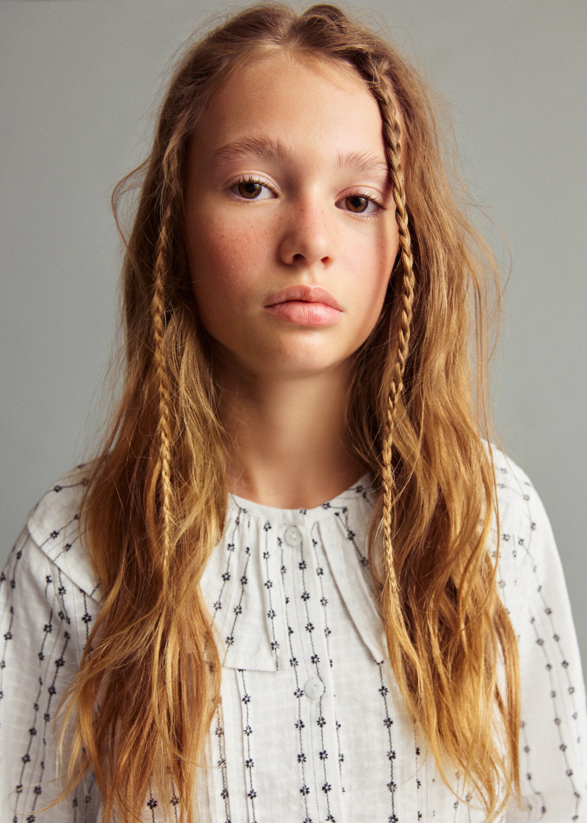 Babydoll collar blouse - Details of the article 1, Ecru. Ref: 17055151-00.