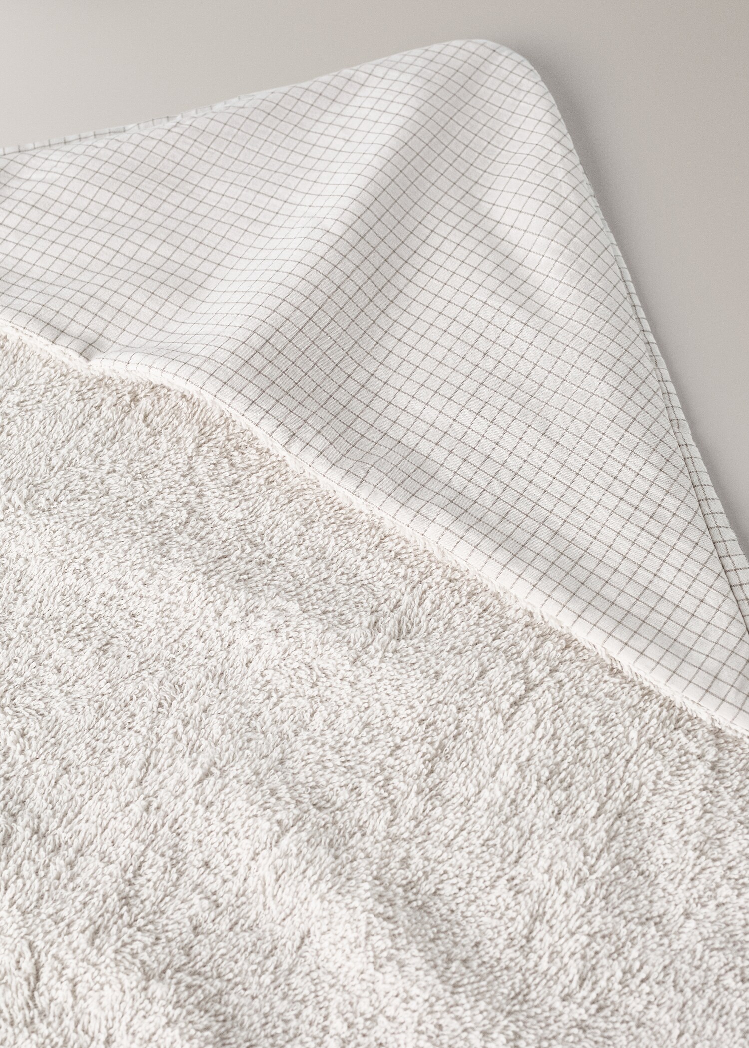 Children's bath cape, cotton with checkered detail - Details of the article 1