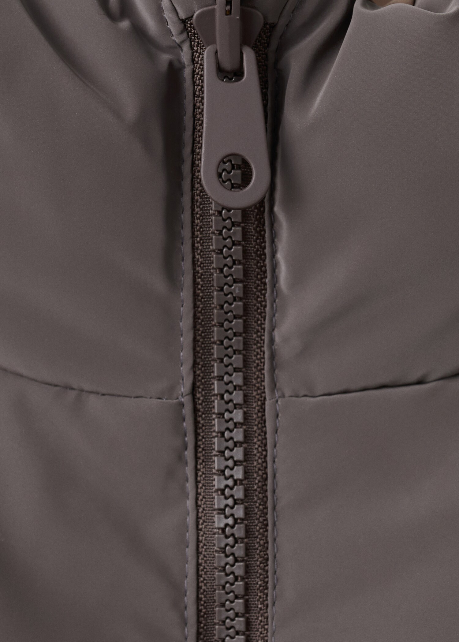 Cropped quilted gilet - Details of the article 8