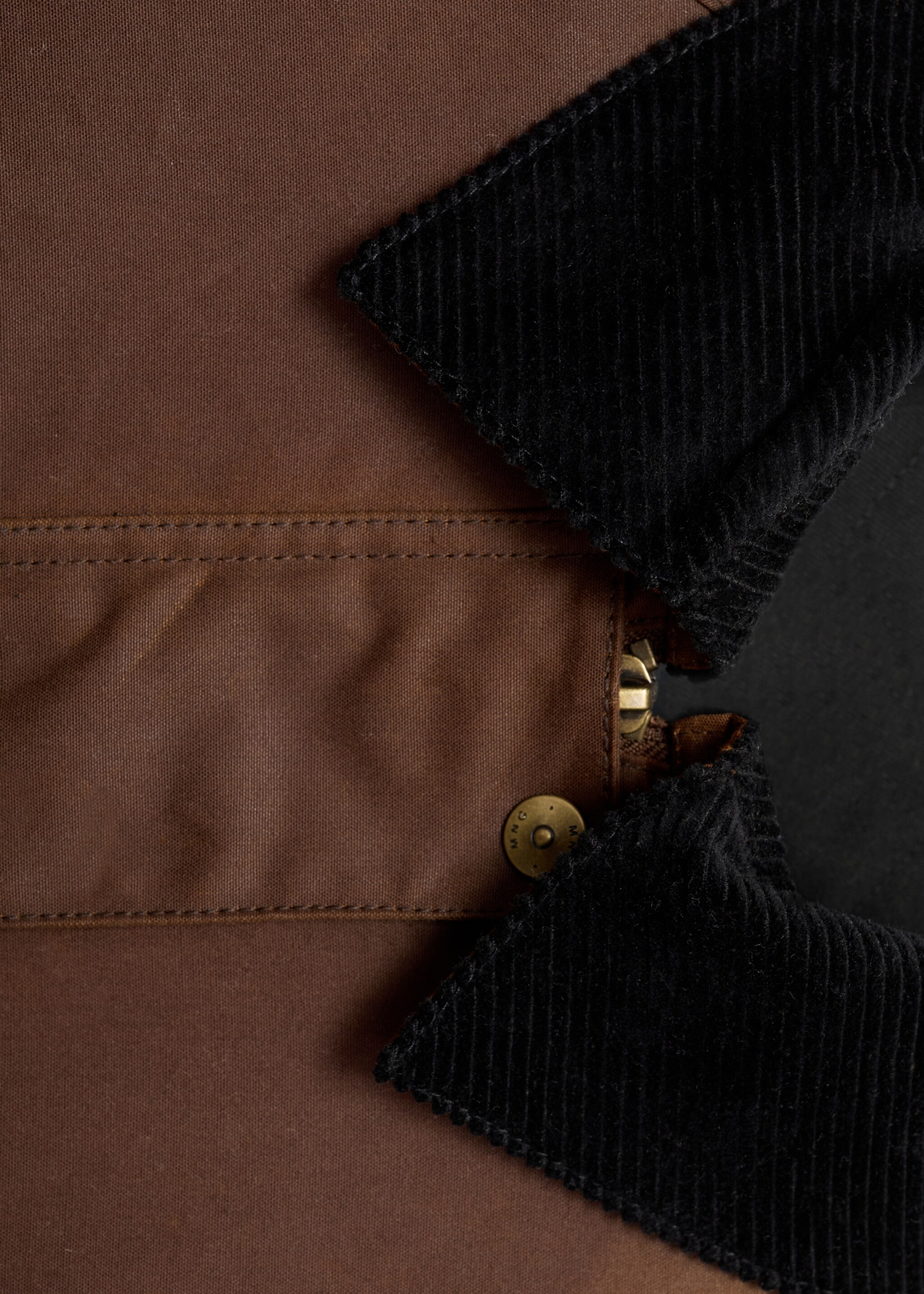 Waxed-effect parka with corduroy collar - Details of the article 0, Tobacco Brown. Ref: 17055790-00.