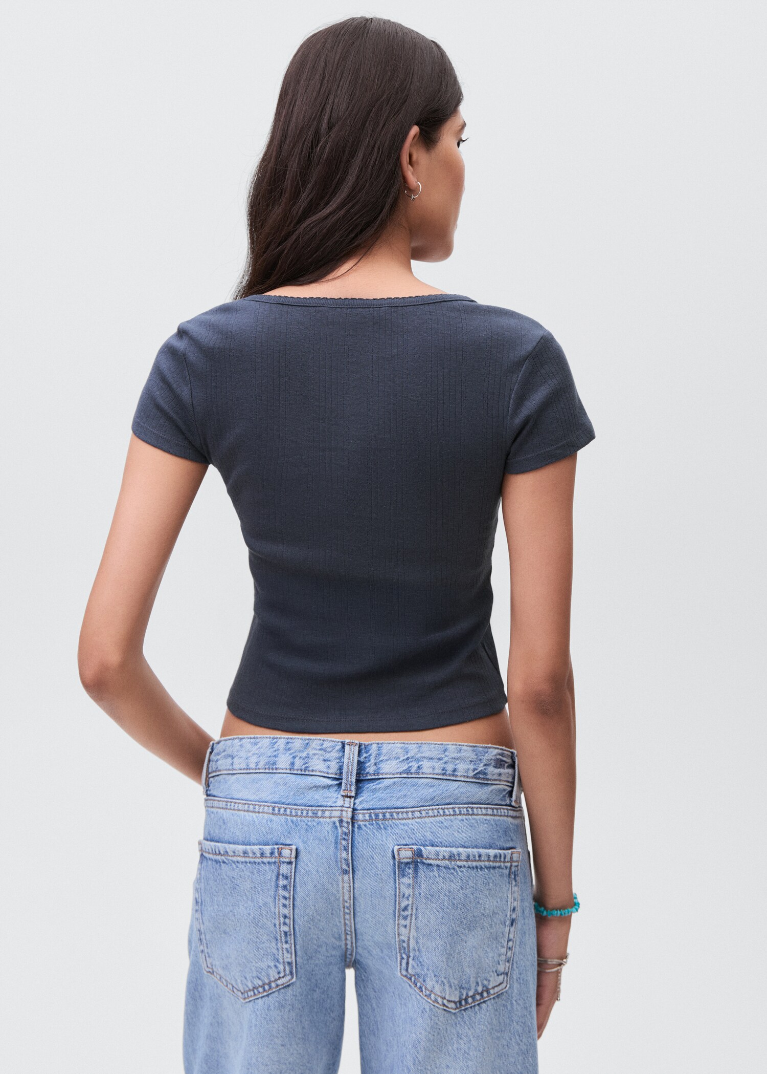 T-shirt with bow - Reverse of the article