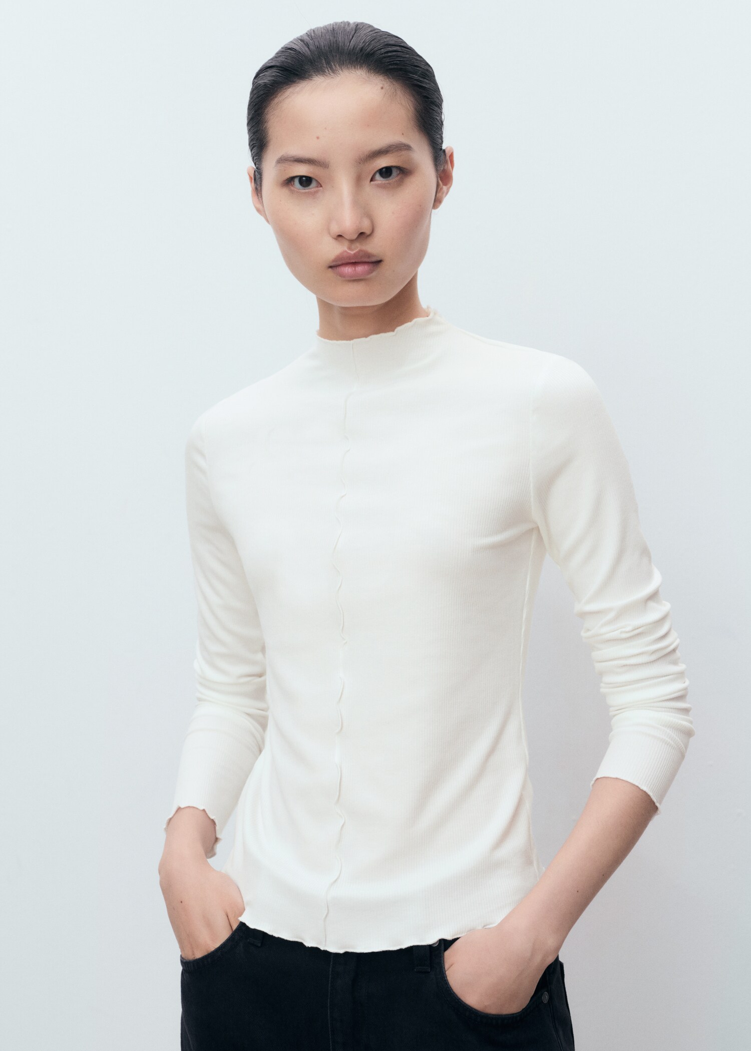 Ribbed T-shirt with scalloped finishes - Medium plane