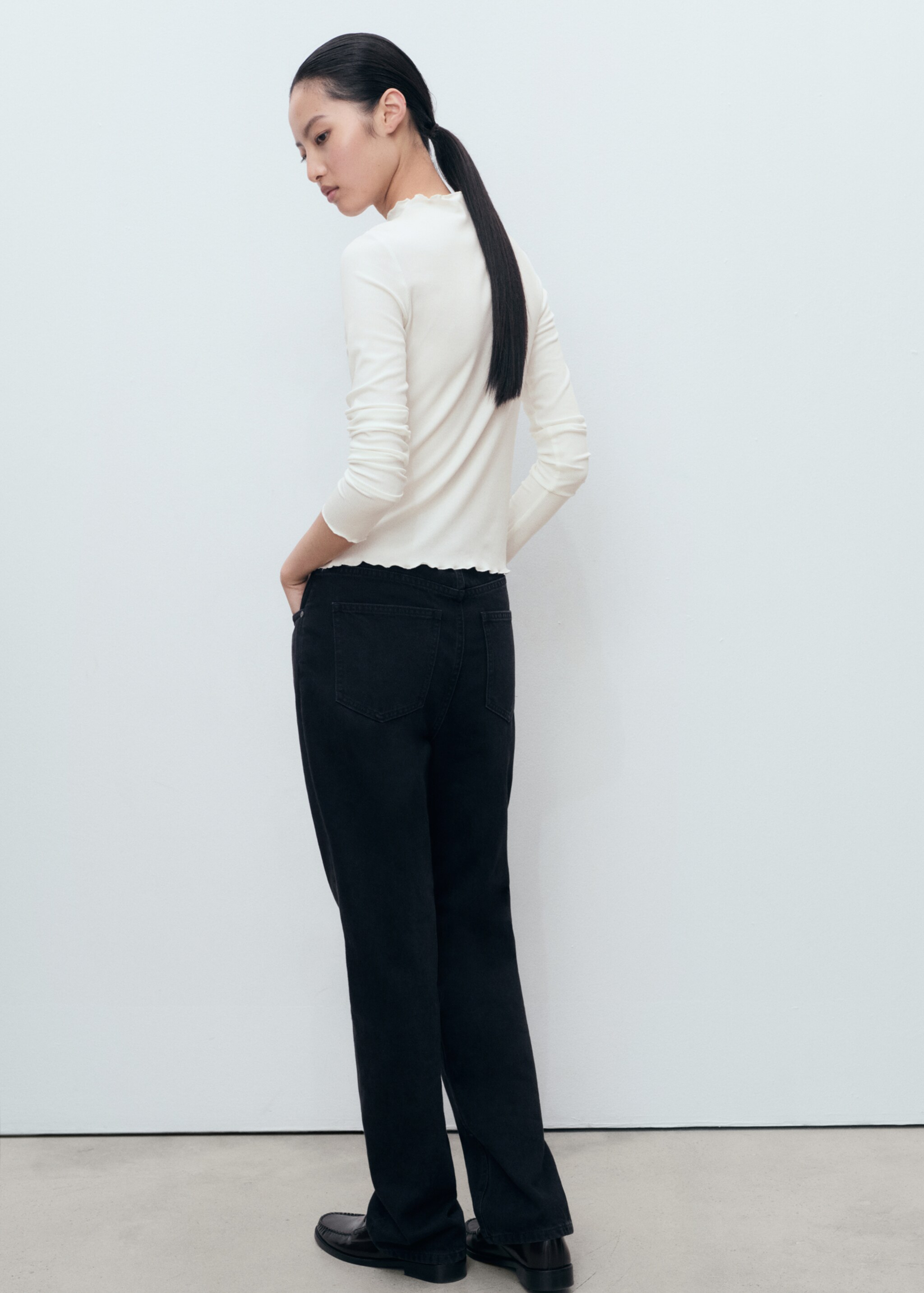 Ribbed T-shirt with scalloped finishes - Reverse of the article, White. Ref: 17055798-00.