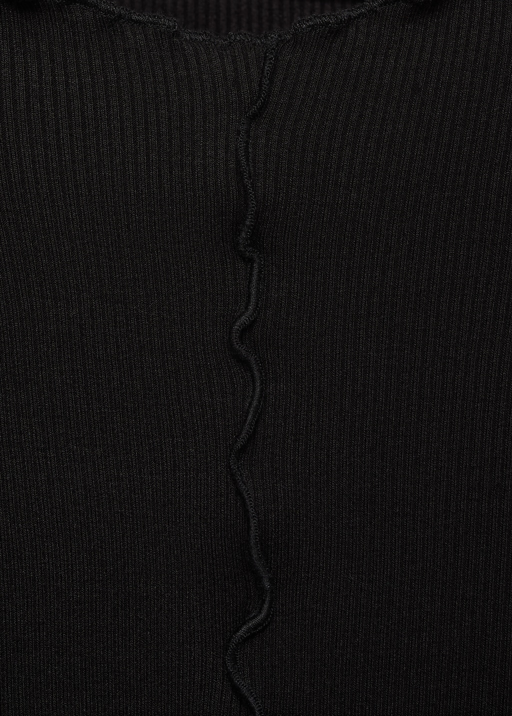 Ribbed t-shirt with scalloped trim