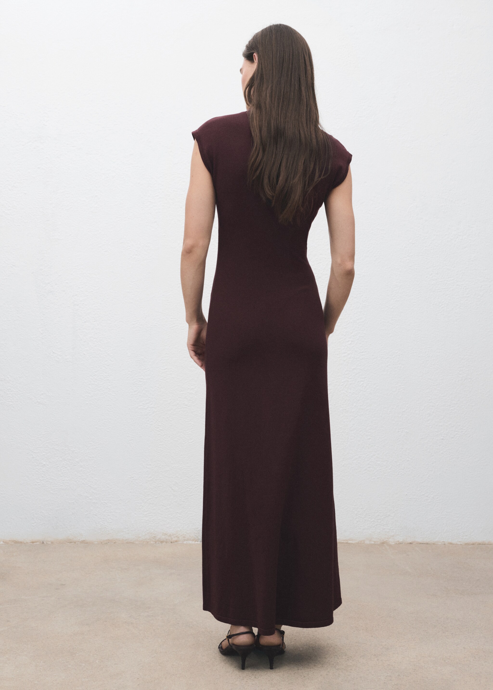 Perkins-neck knitted dress - Reverse of the article, Maroon. Ref: 17055799-00.