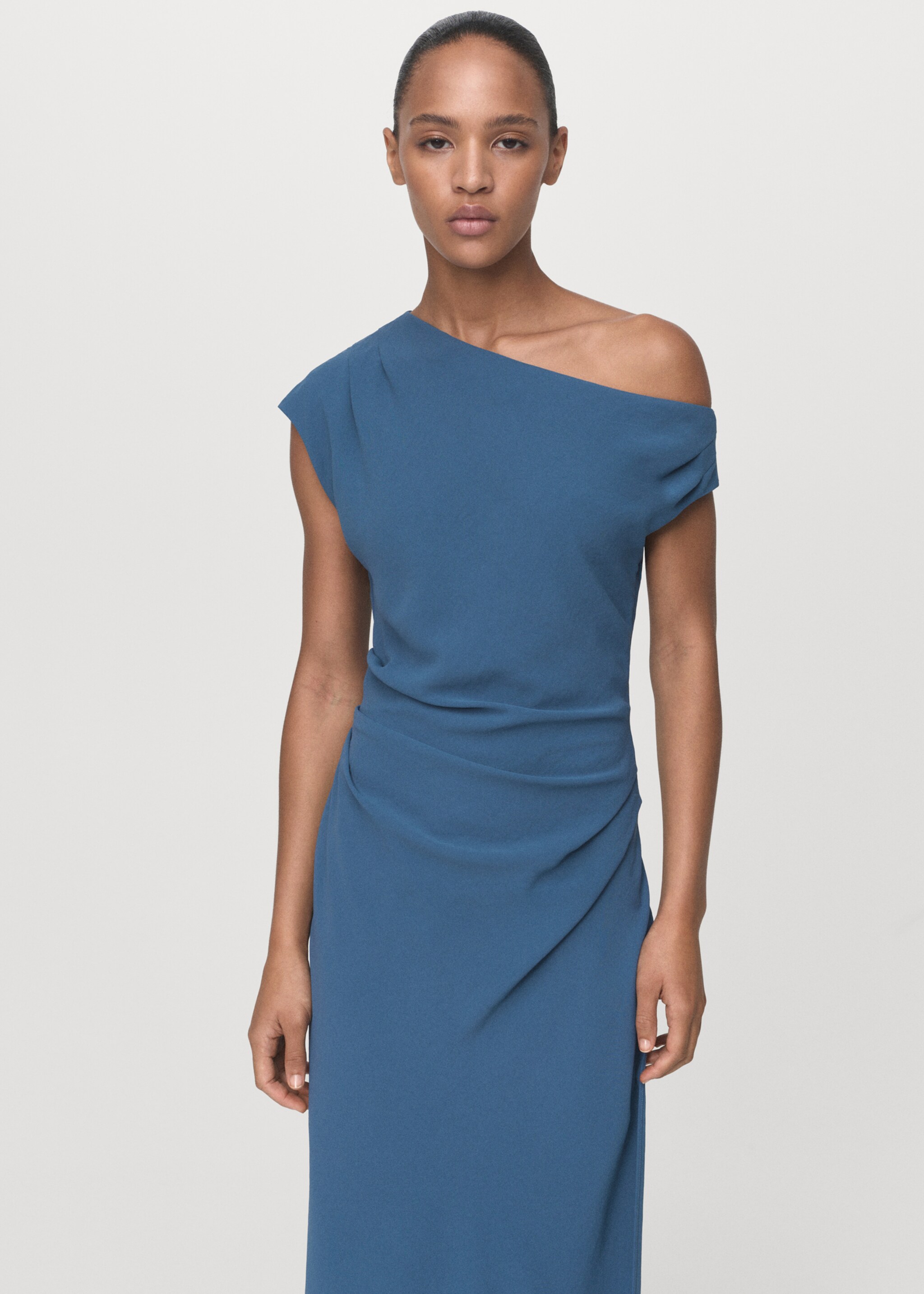Robe midi asymétrique - Plan moyen, Bleu. Ref: 17055811-00.