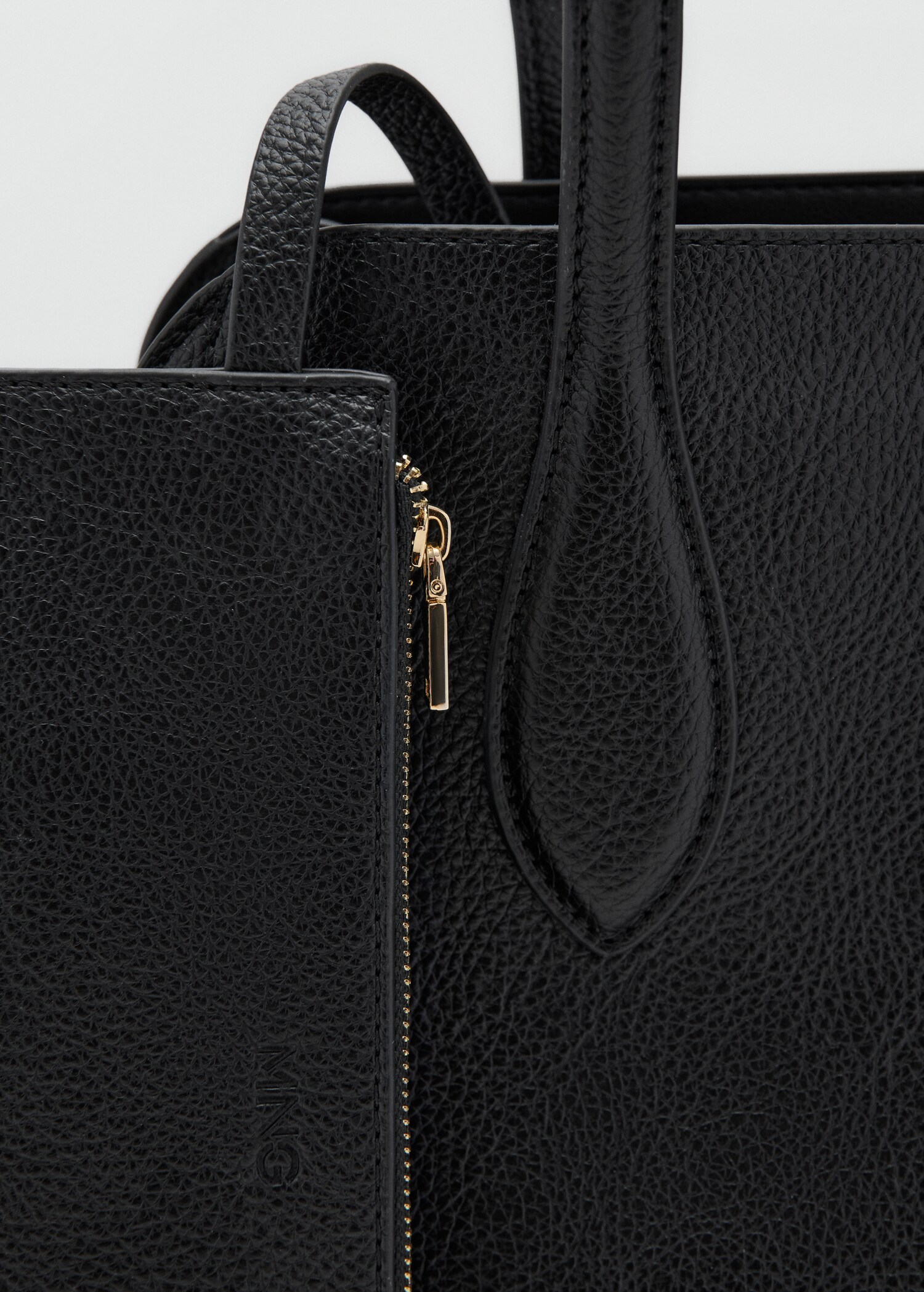 Small bag with pebbled leather effect - Details of the article 2